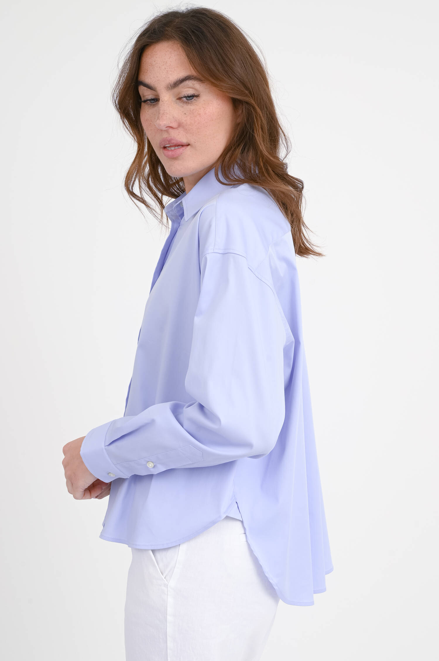 Bluse mit verlängertem Rücken in Hellblau