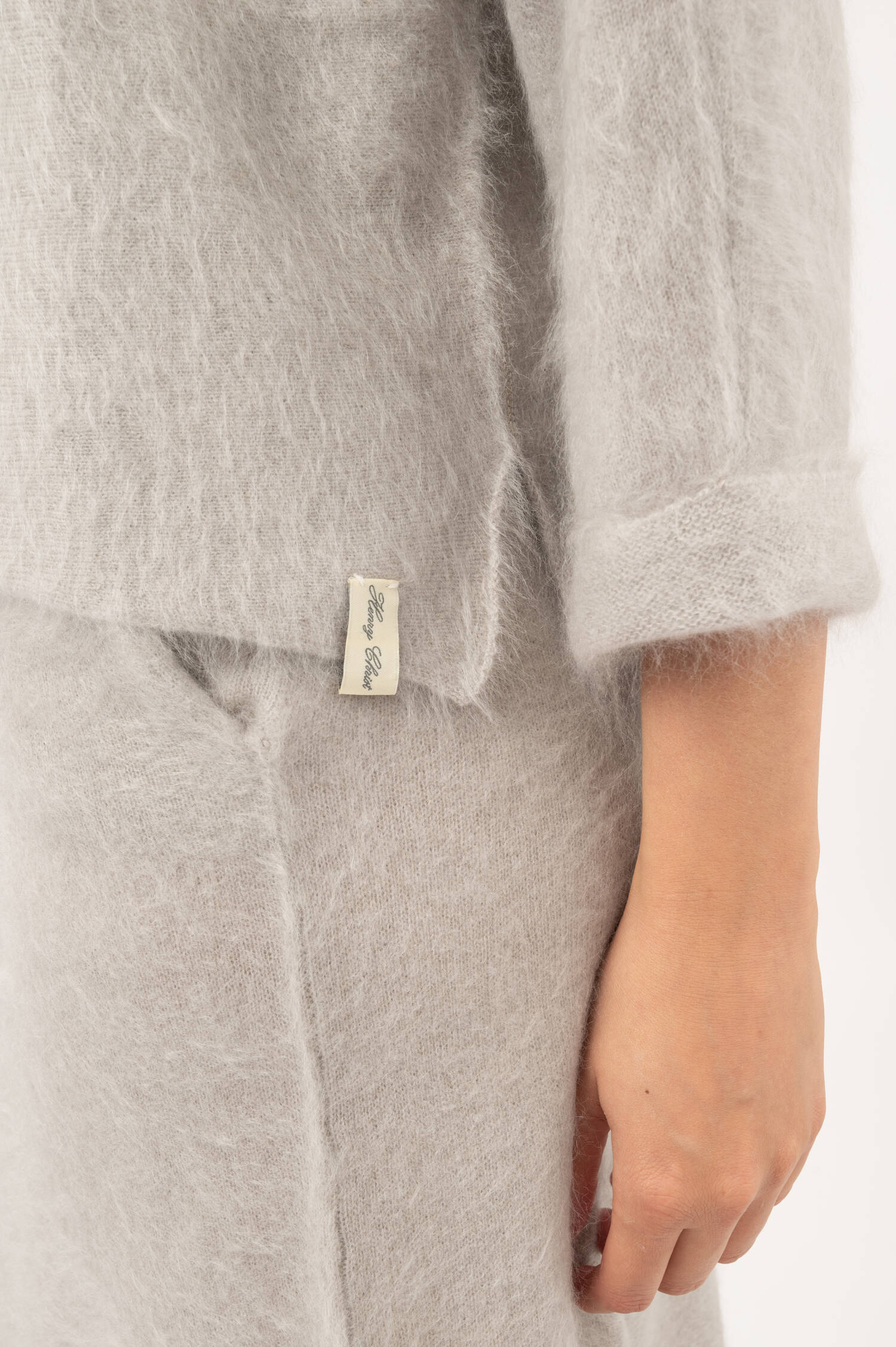 Hairy Cashmere Pullover in Grau Hairy Cashmere Pullover in Grau