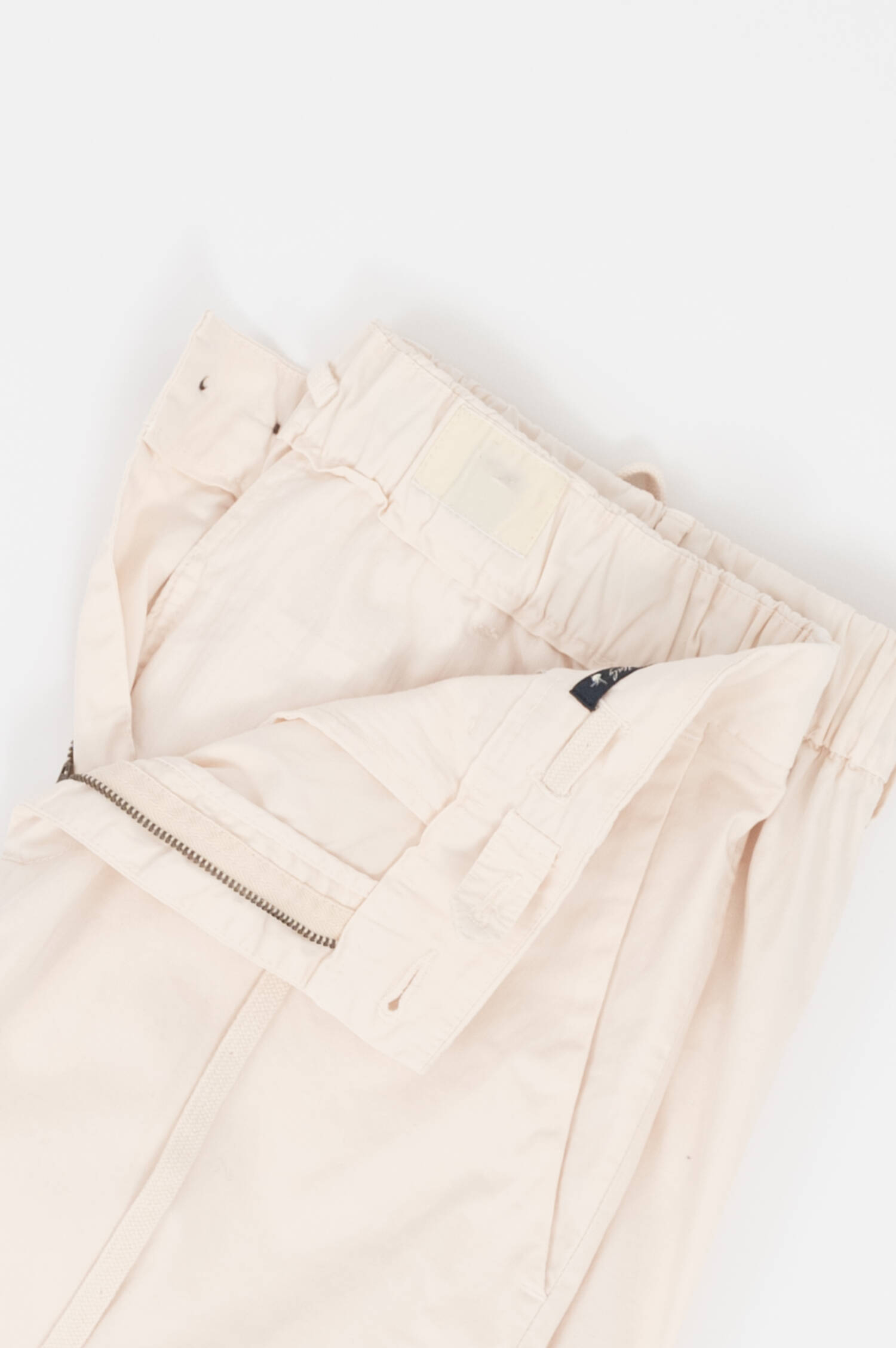 Chino mit Seidenanteil in Weiß