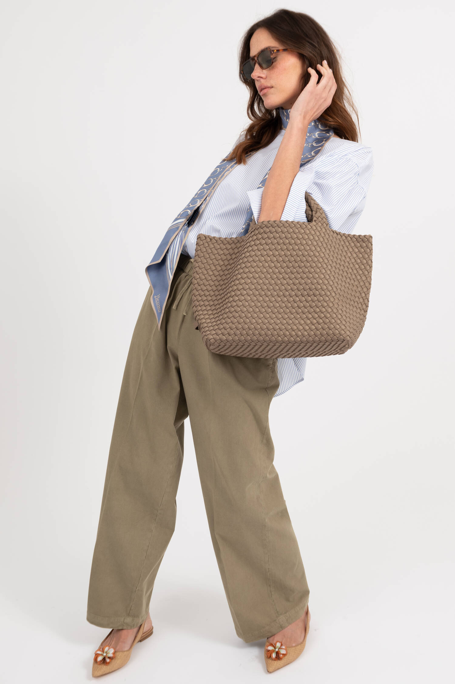 Hose mit weitem Bein in Oliv