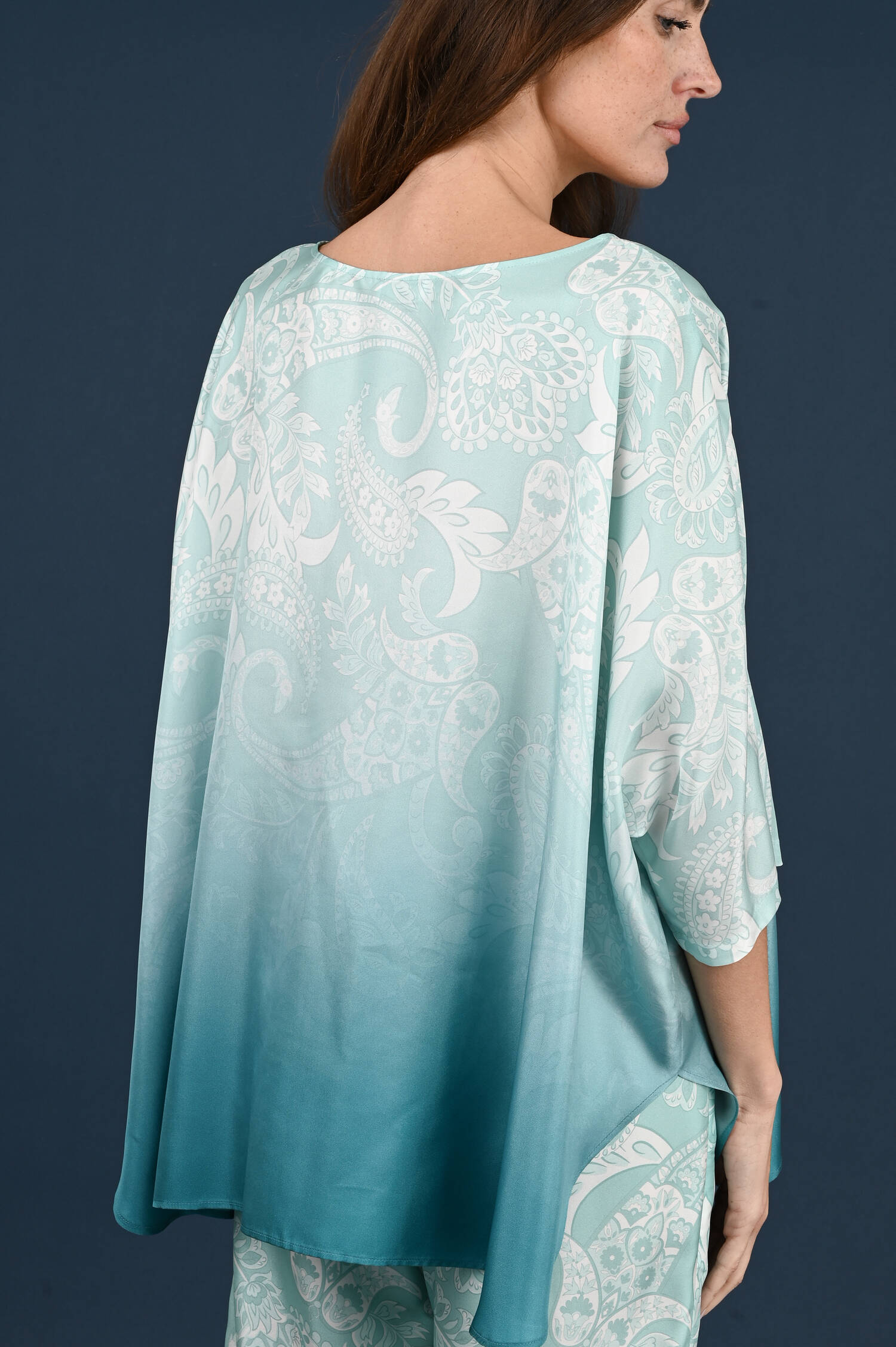 Seidentop mit Paisley-Muster in Aquamarine
