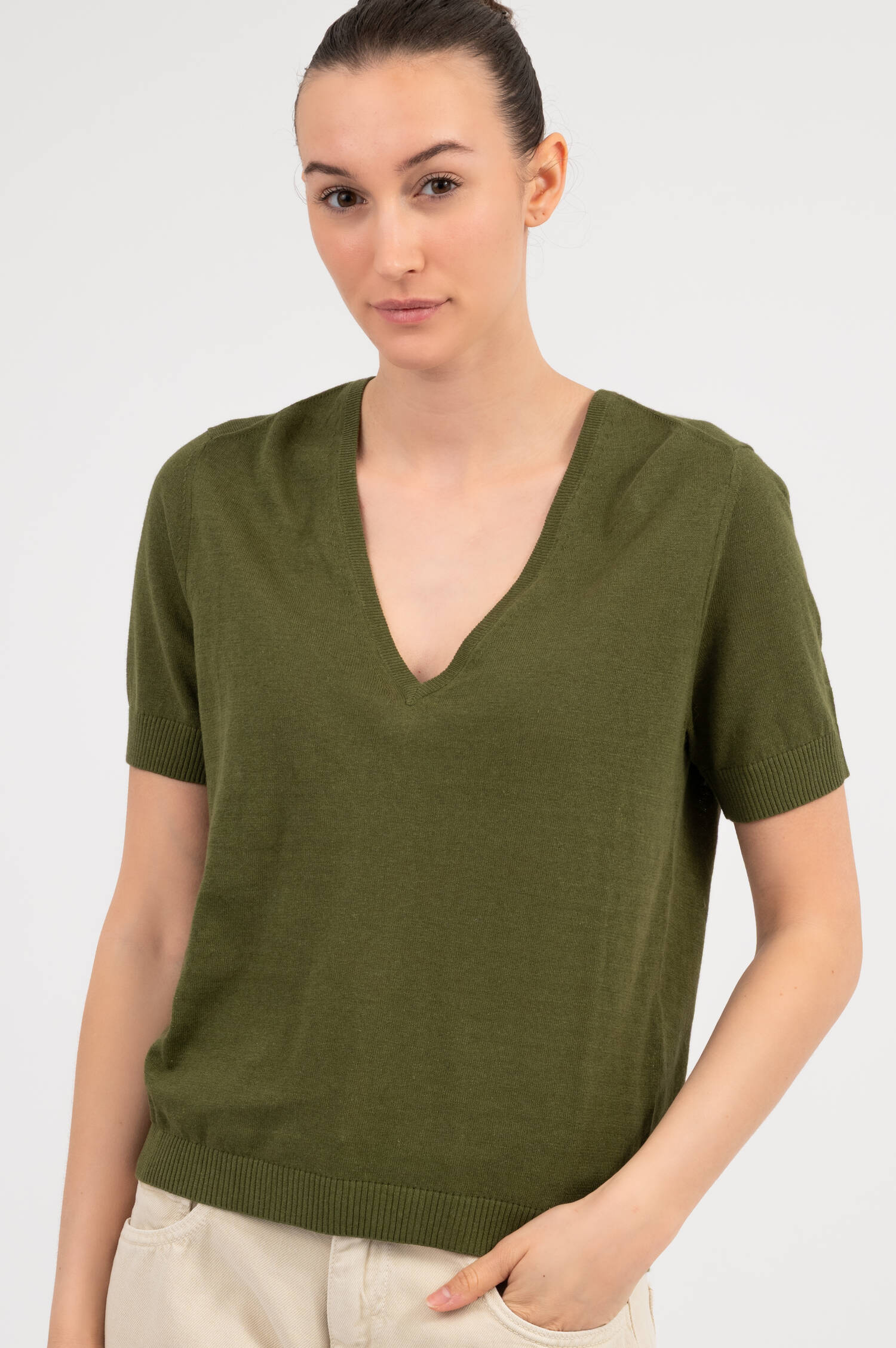 Feinstrick T-Shirt aus Leinenmix in Huntergrün