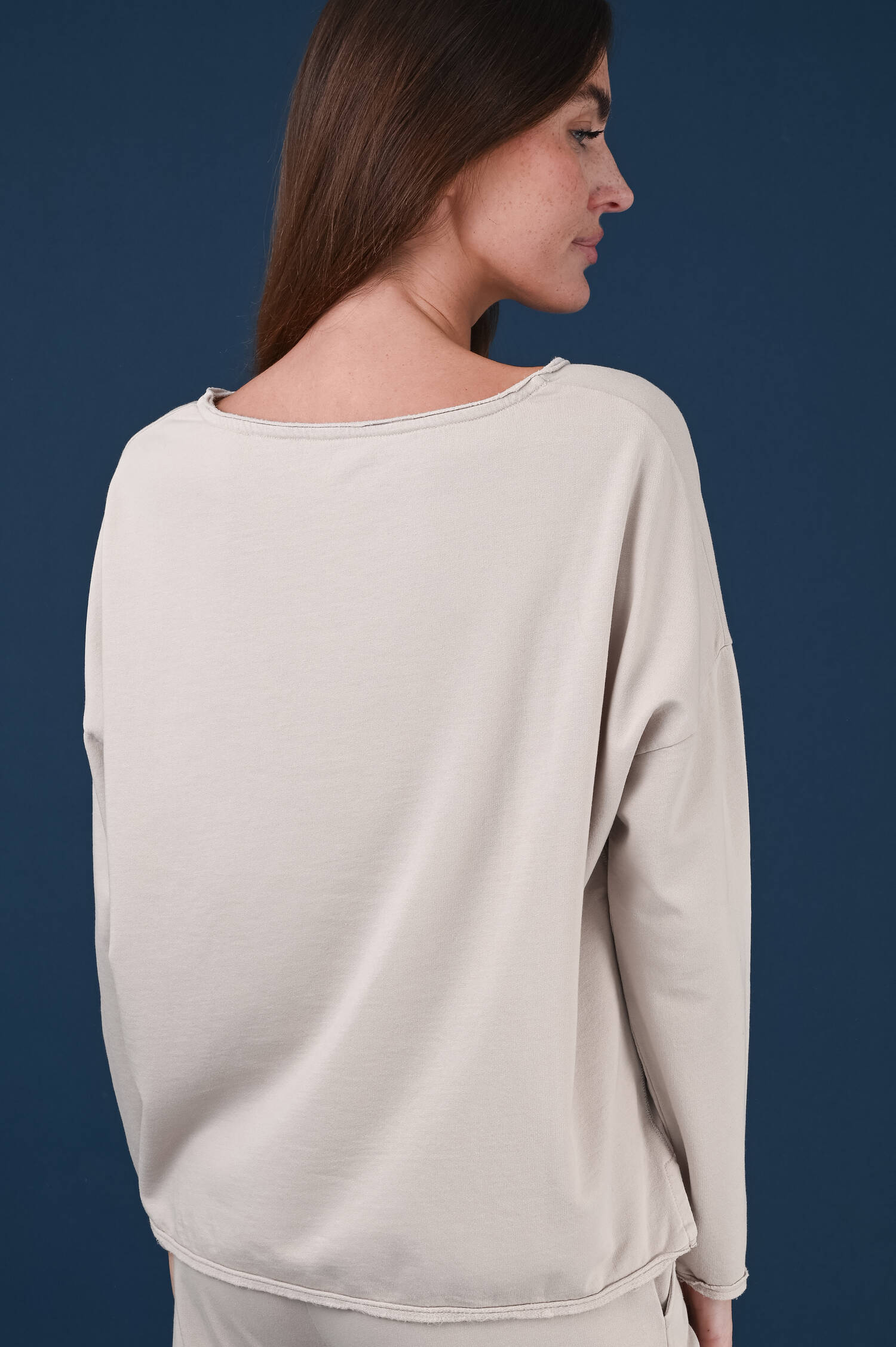 Sweater mit U-Boot Ausschnitt in Taupe