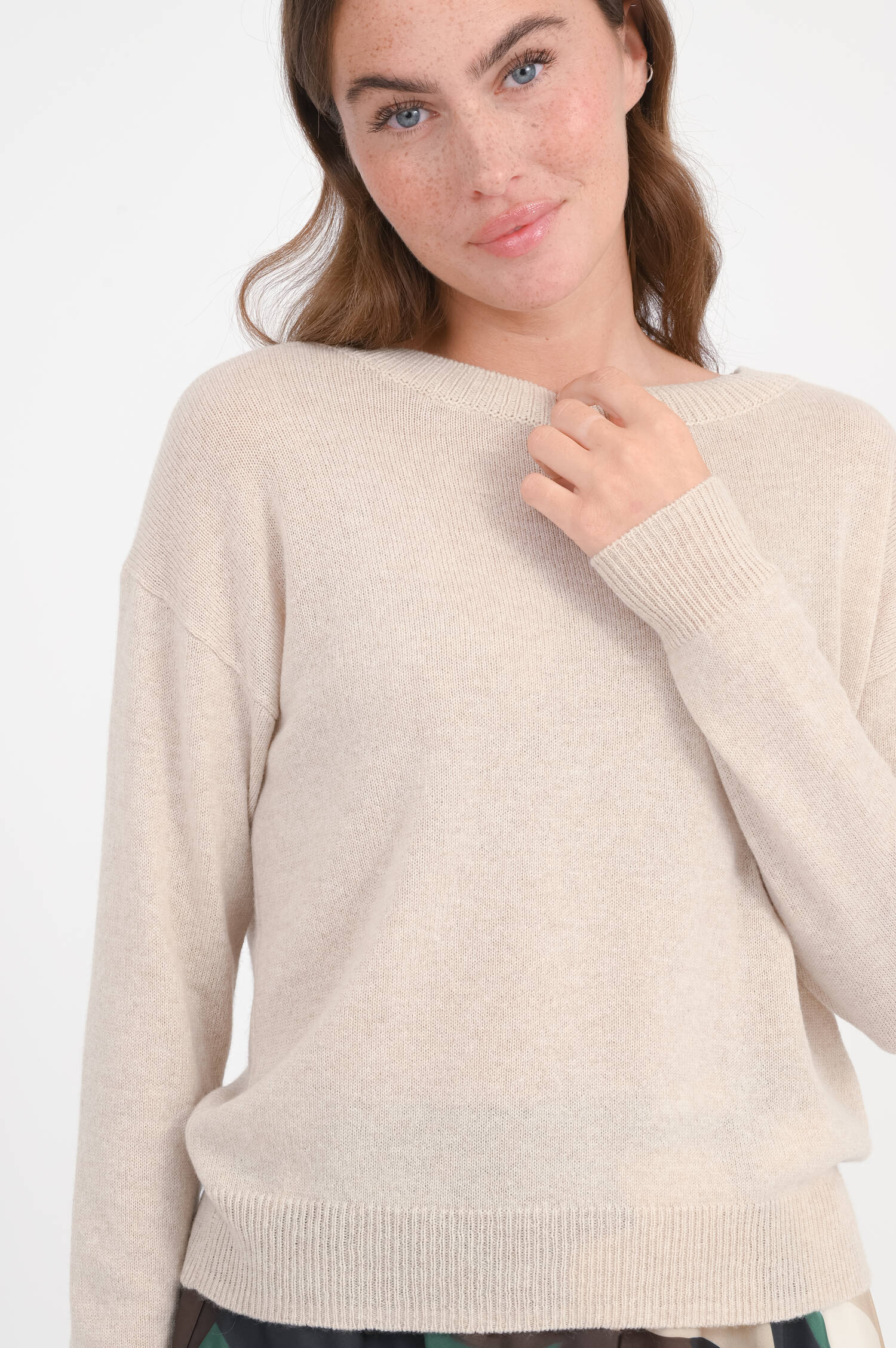 Cashmere-Pullover mit U-Boot-Ausschnitt in Beige Cashmere-Pullover mit U-Boot-Ausschnitt in Beige