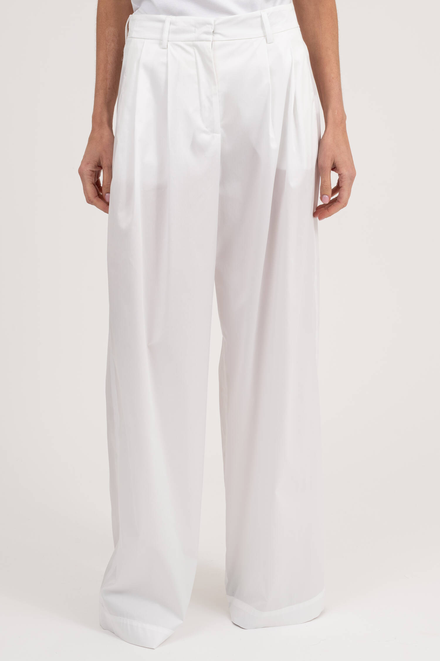 Hose mit weitem Bein in Weiß Hose mit weitem Bein in Weiß