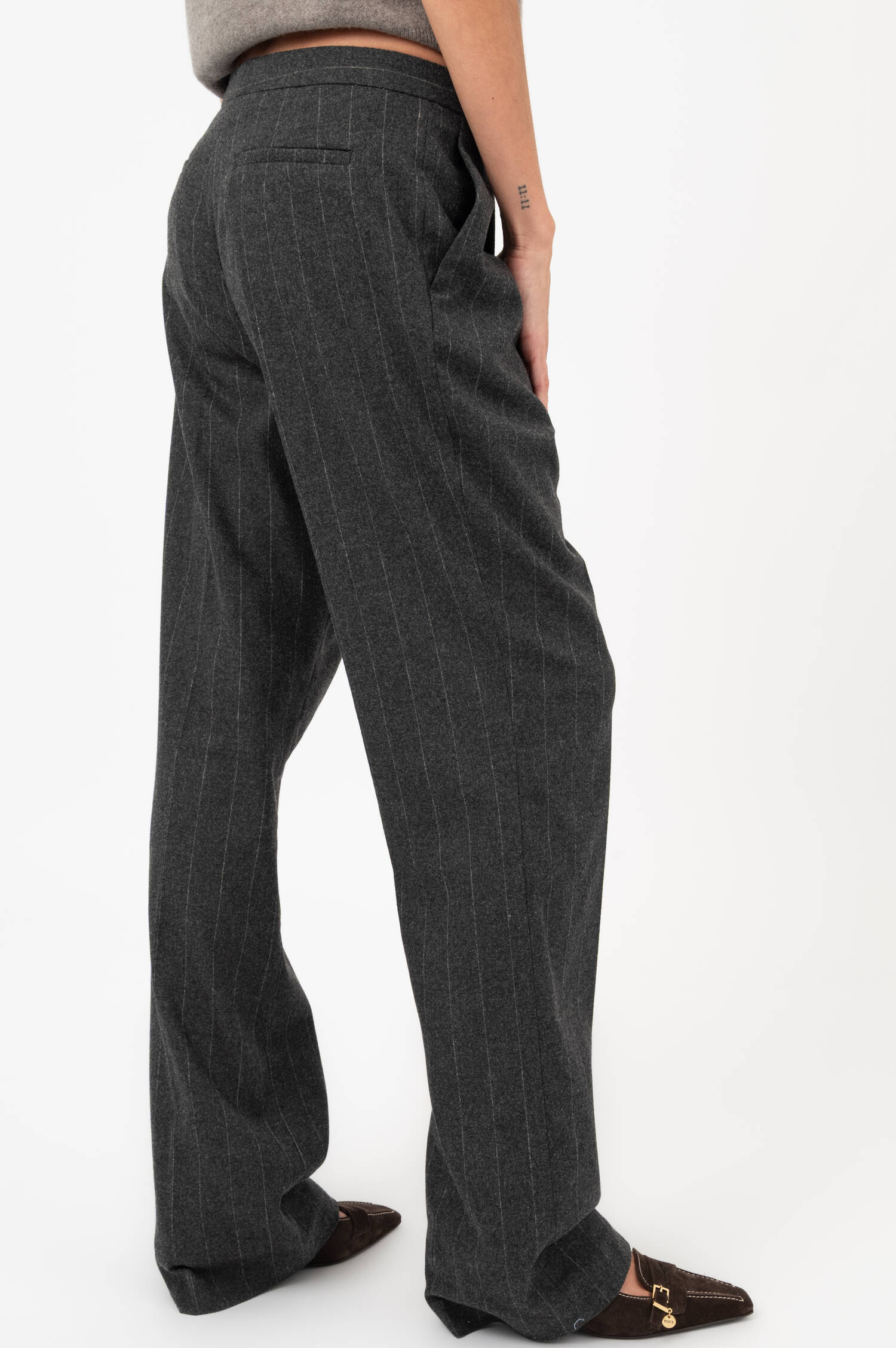 Nadelsteif Bootcut Hose in Dunkelgrau Nadelsteif Bootcut Hose in Dunkelgrau
