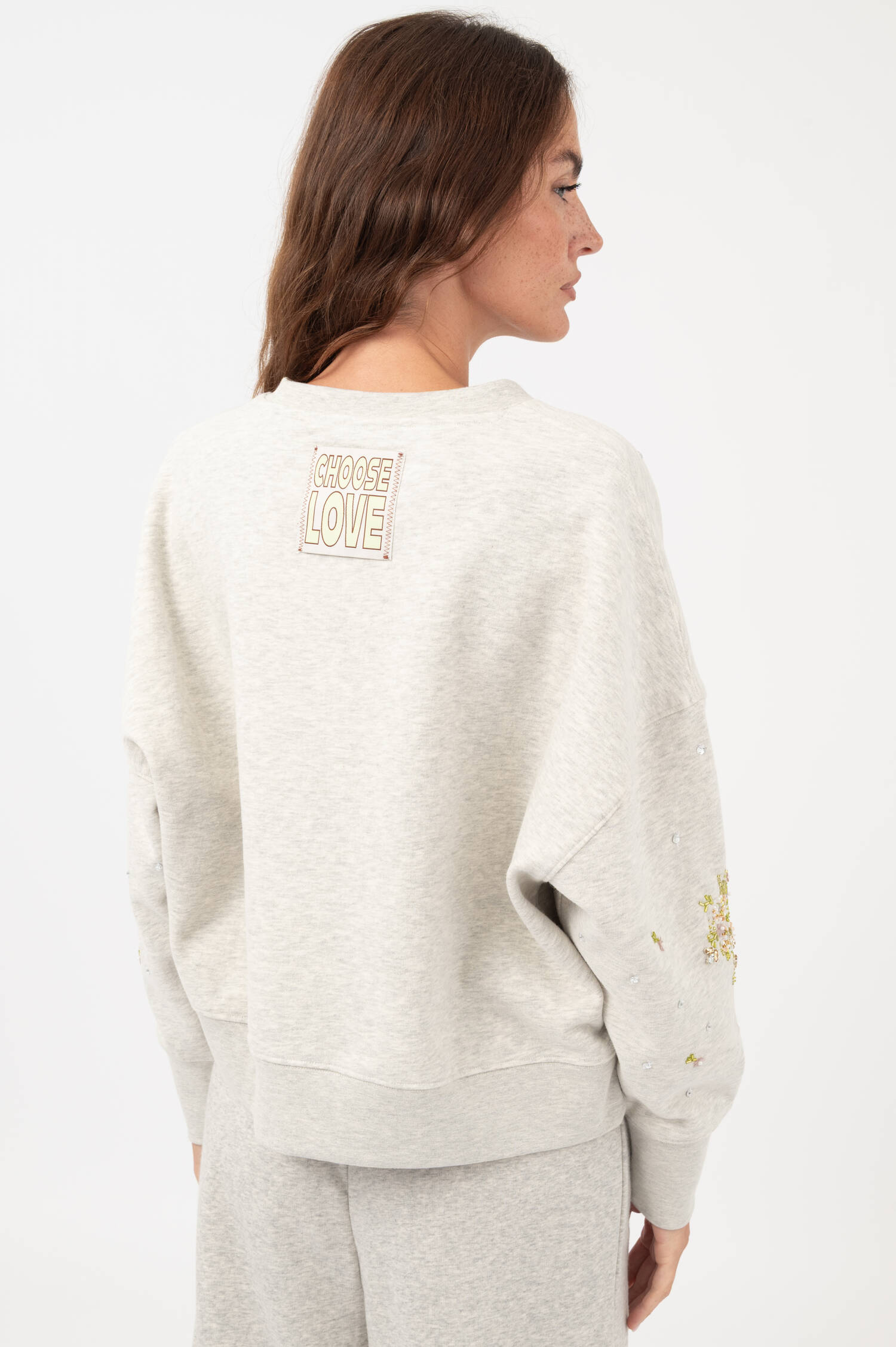 Sweater mit Blumen Applikation in Beige Sweater mit Blumen Applikation in Beige