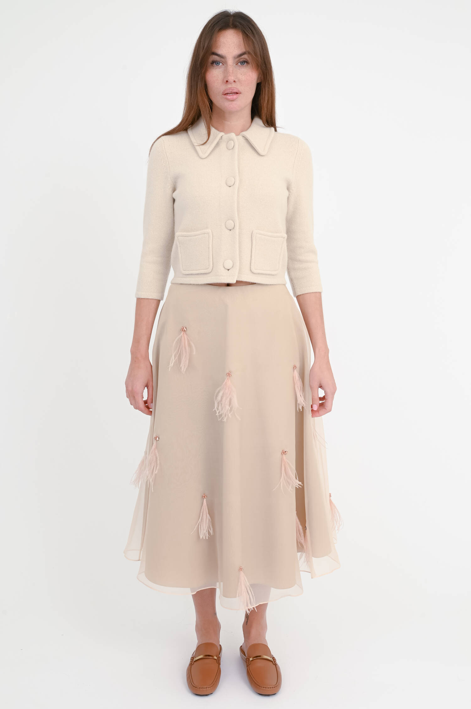 Seiden-Midi-Rock mit Federn in Soft Tan