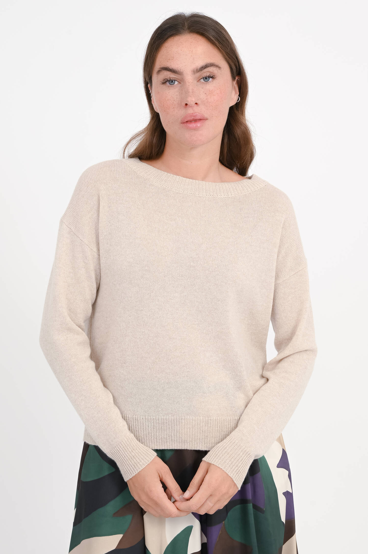 Cashmere-Pullover mit U-Boot-Ausschnitt in Beige Cashmere-Pullover mit U-Boot-Ausschnitt in Beige