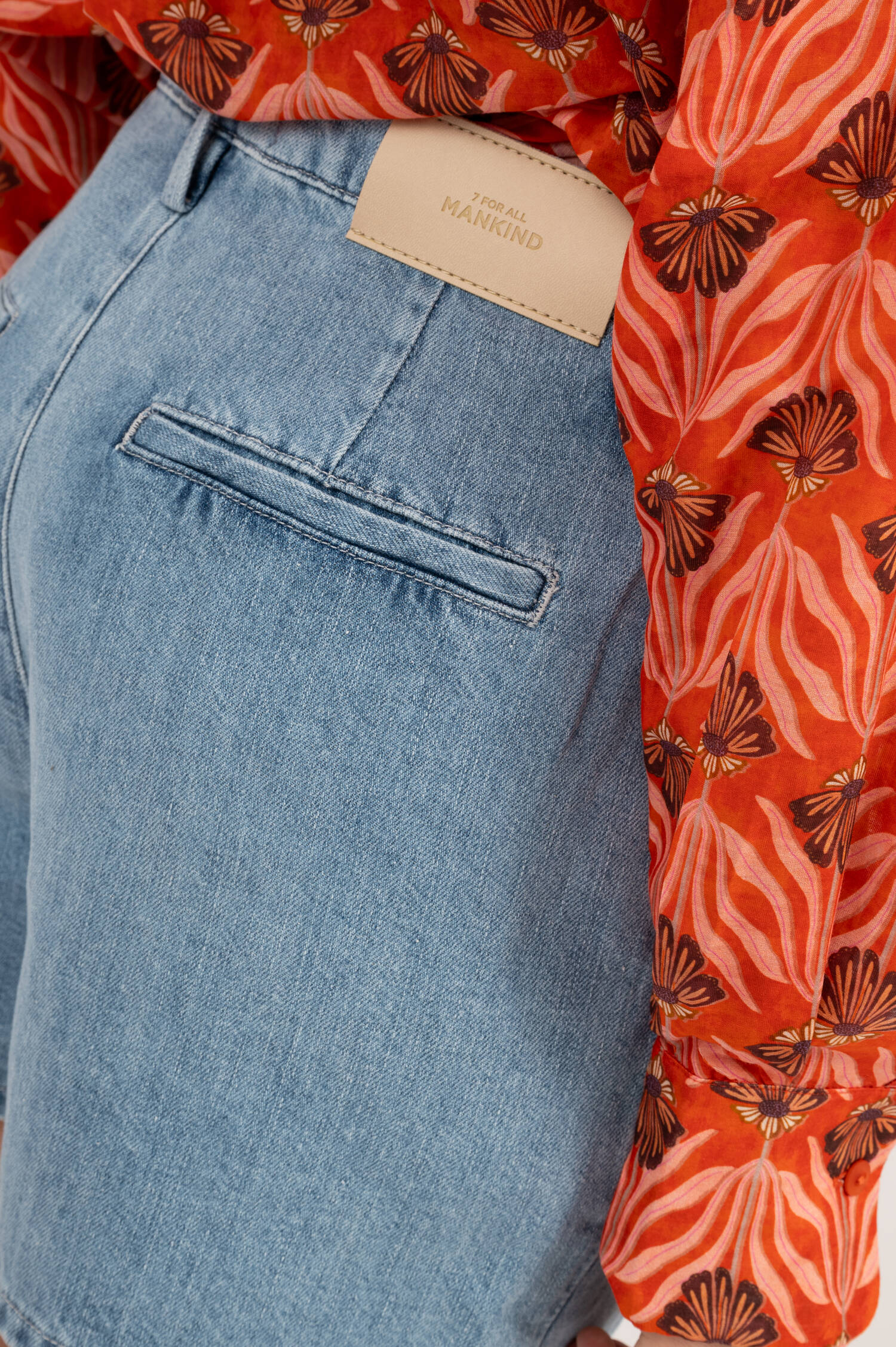 Denim Shorts IRIS in Hellblau Denim Shorts IRIS in Hellblau