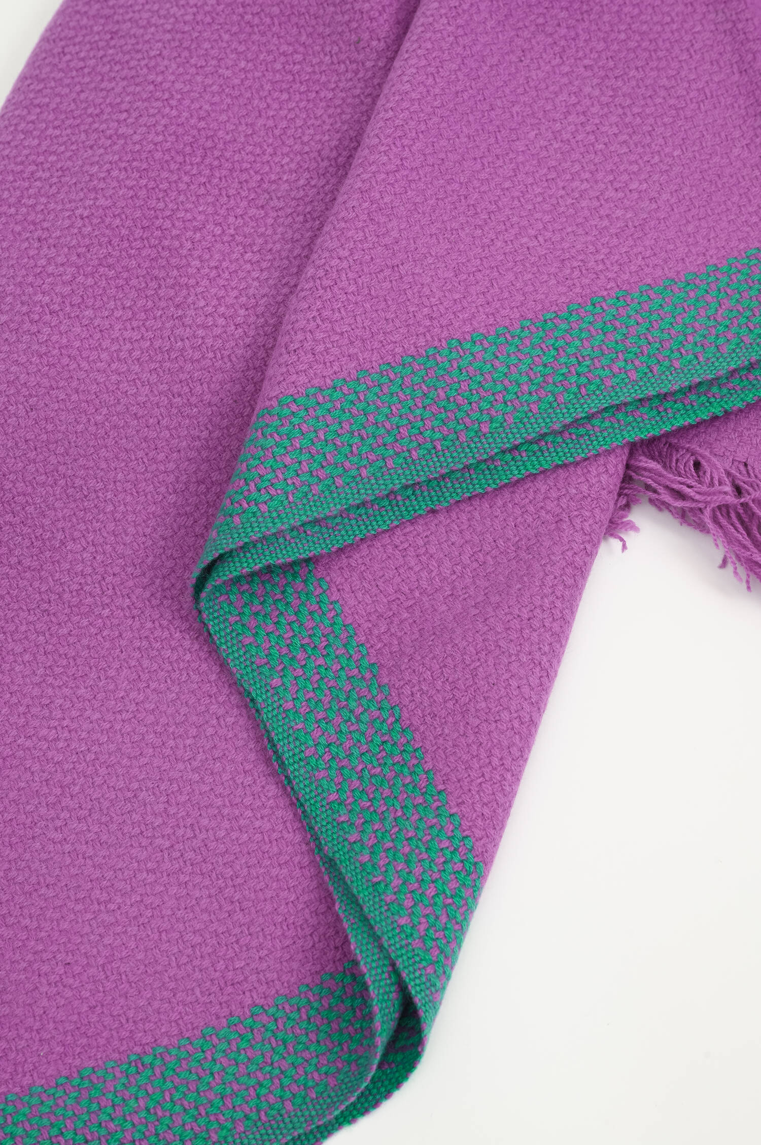 Schal mit Kontrastbodüre in Lila/Grün Schal mit Kontrastbodüre in Lila/Grün