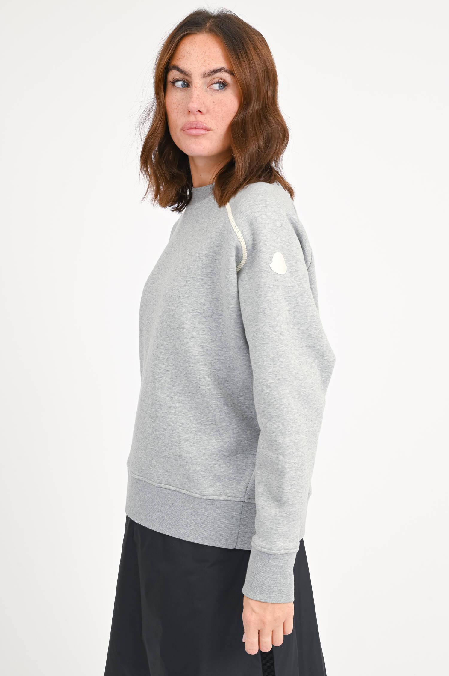 Pullover mit Details in Hellgrau Pullover mit Details in Hellgrau