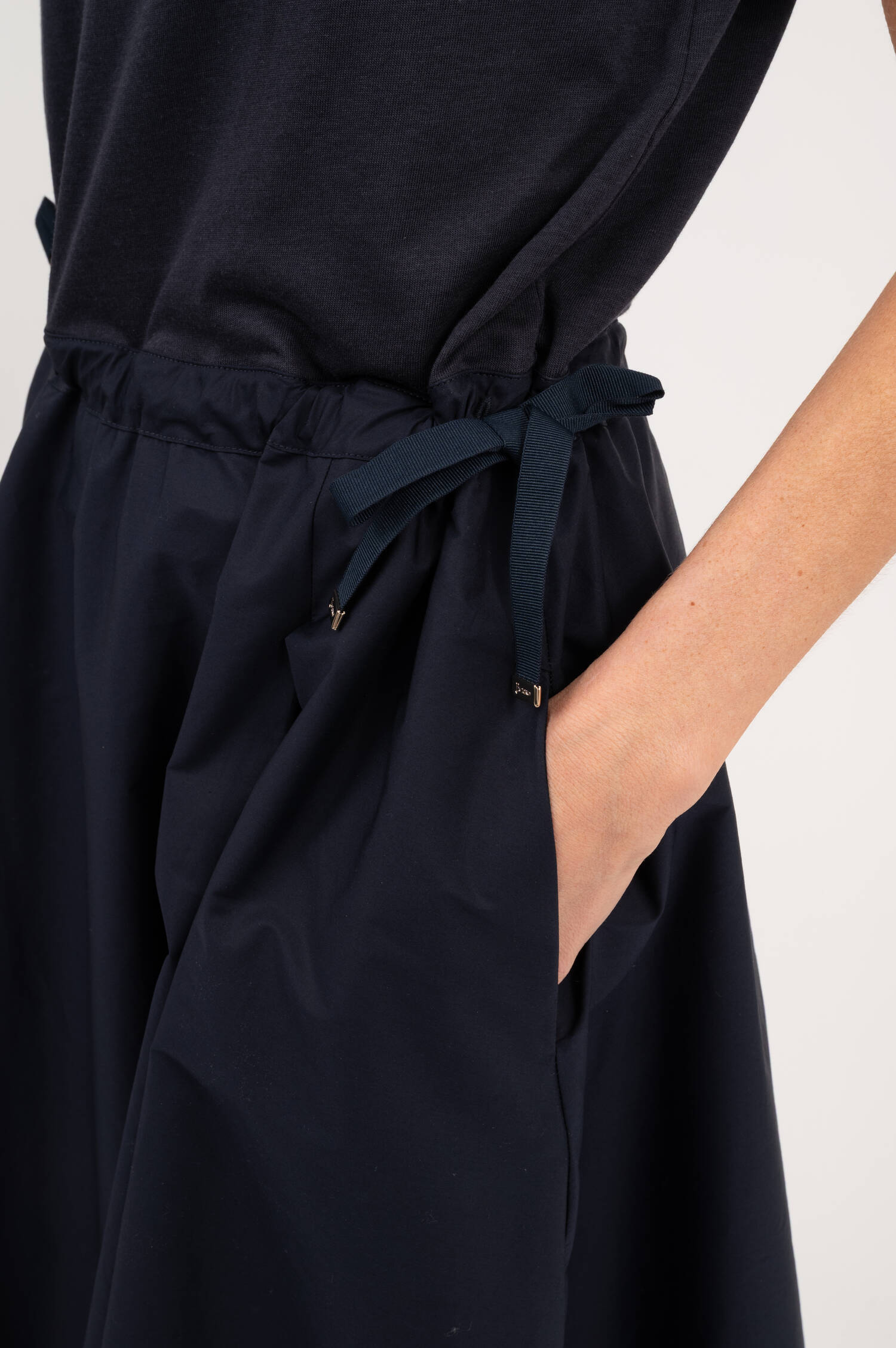 Midi Kleid in Navy Midi Kleid in Navy