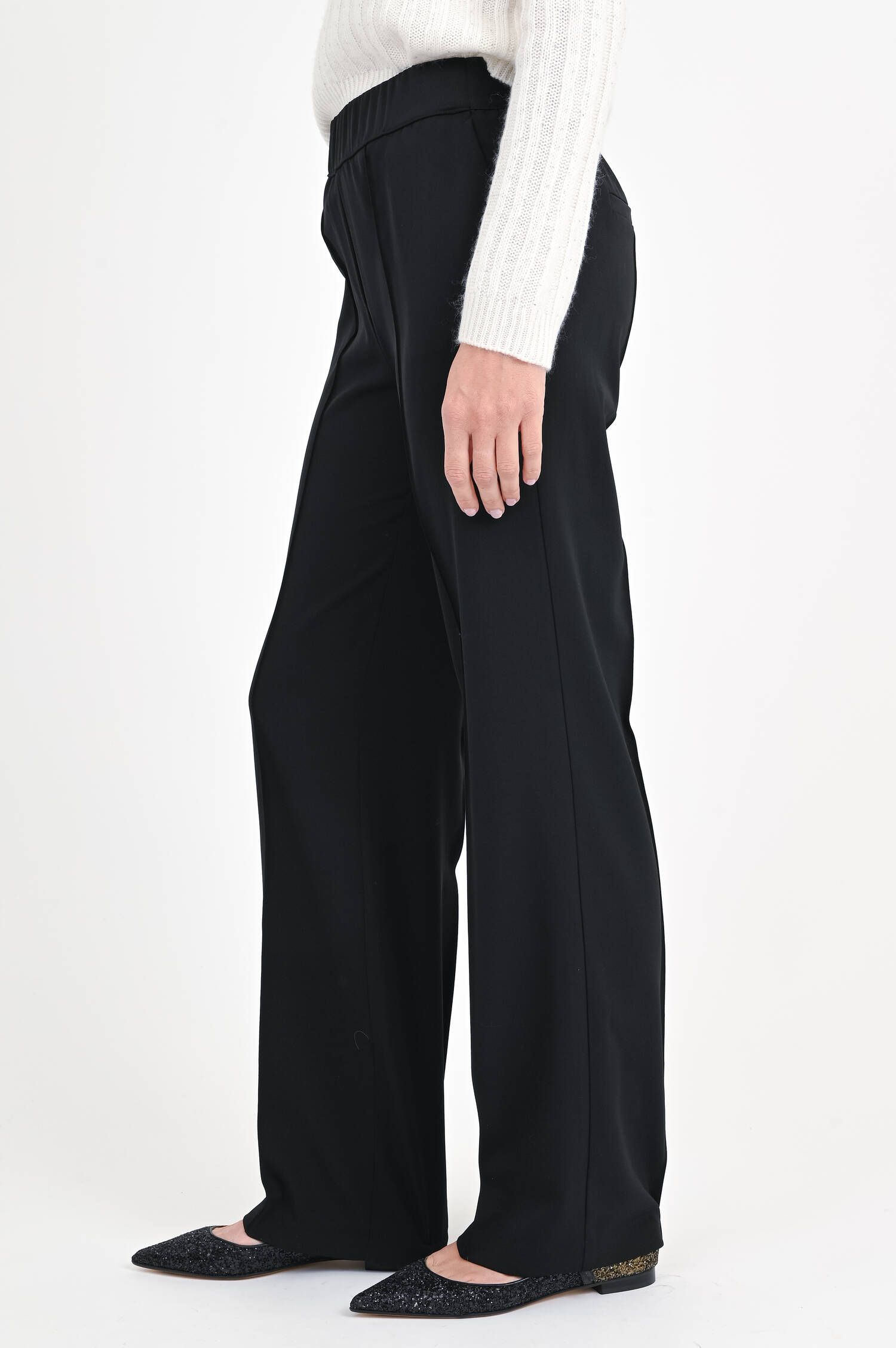 Weite Hose mit gesteppter Bundfalte in Schwarz