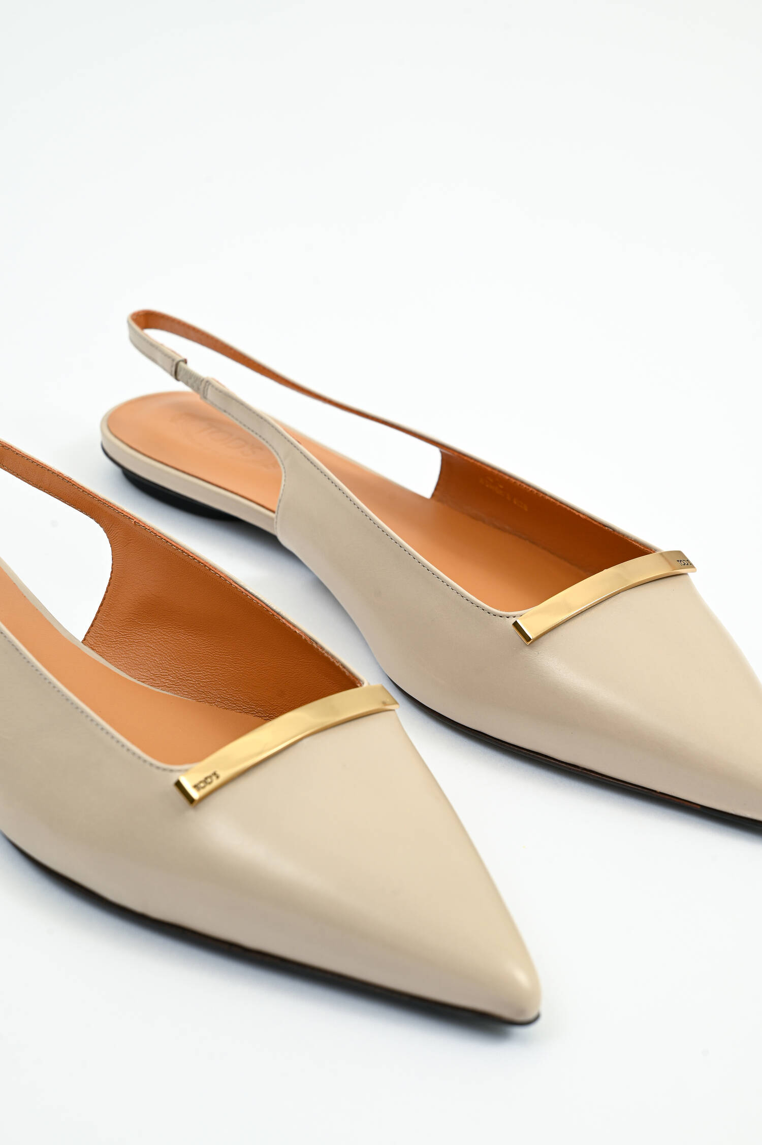 Sling-Back mit Metall-Detail in Mastice