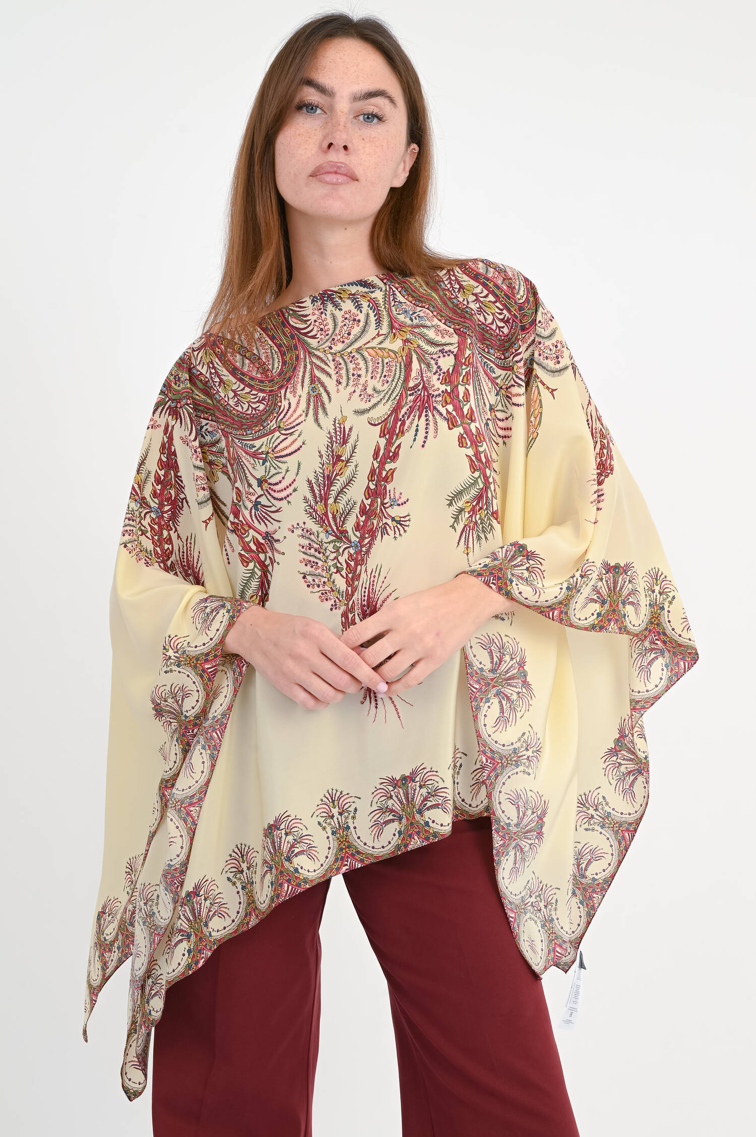Seiden-Cape mit Paisley-Print in Creme/Multi Seiden-Cape mit Paisley-Print in Creme/Multi