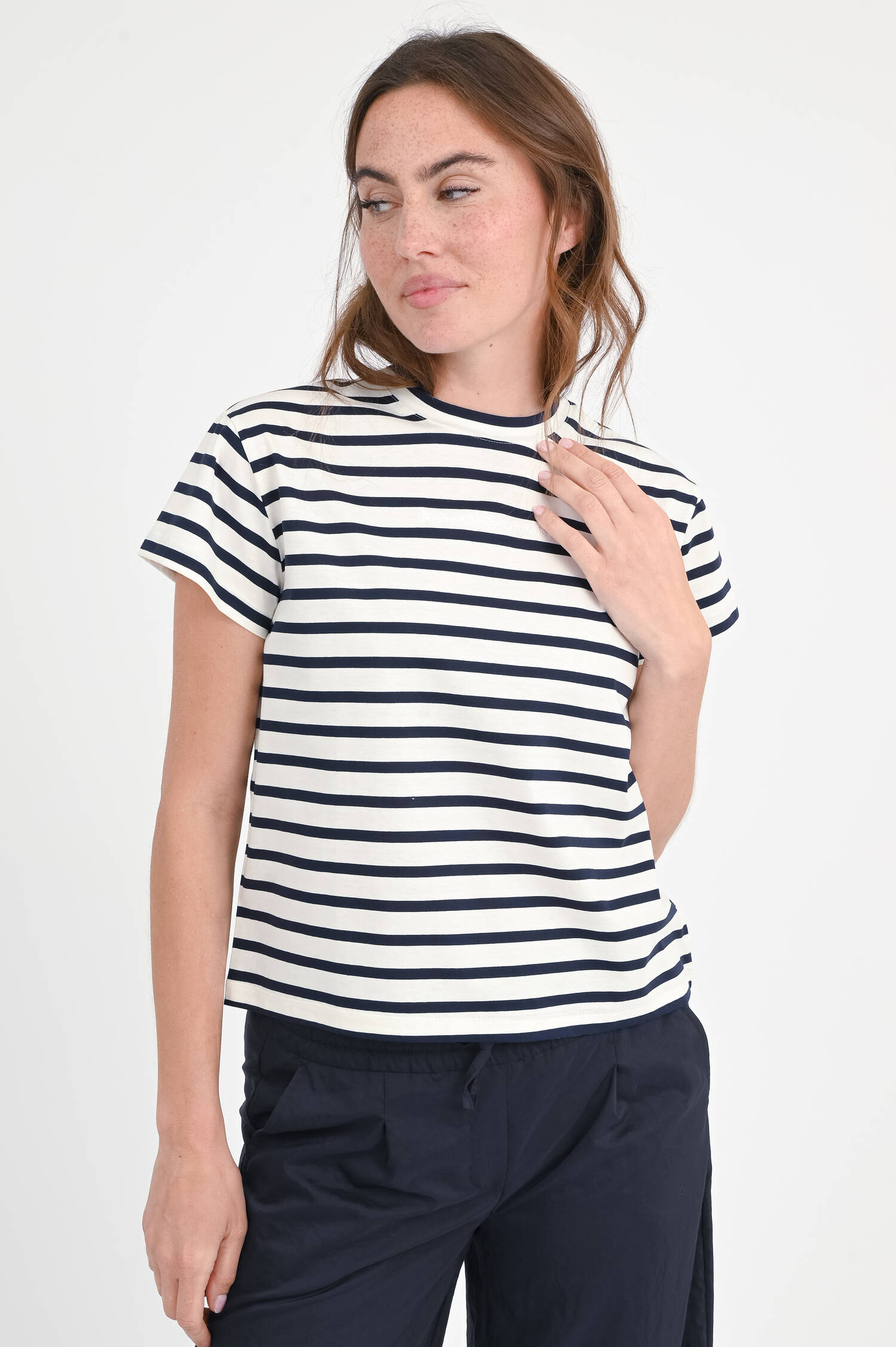 Gestreiftes T-Shirt L'AMOUR in Weiß/Navy Gestreiftes T-Shirt L'AMOUR in Weiß/Navy