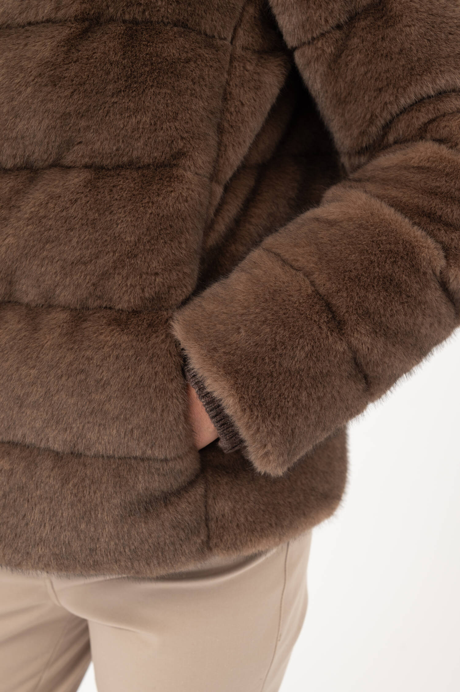 Faux-Fur-Daunensteppjacke in Braun Faux-Fur-Daunensteppjacke in Braun