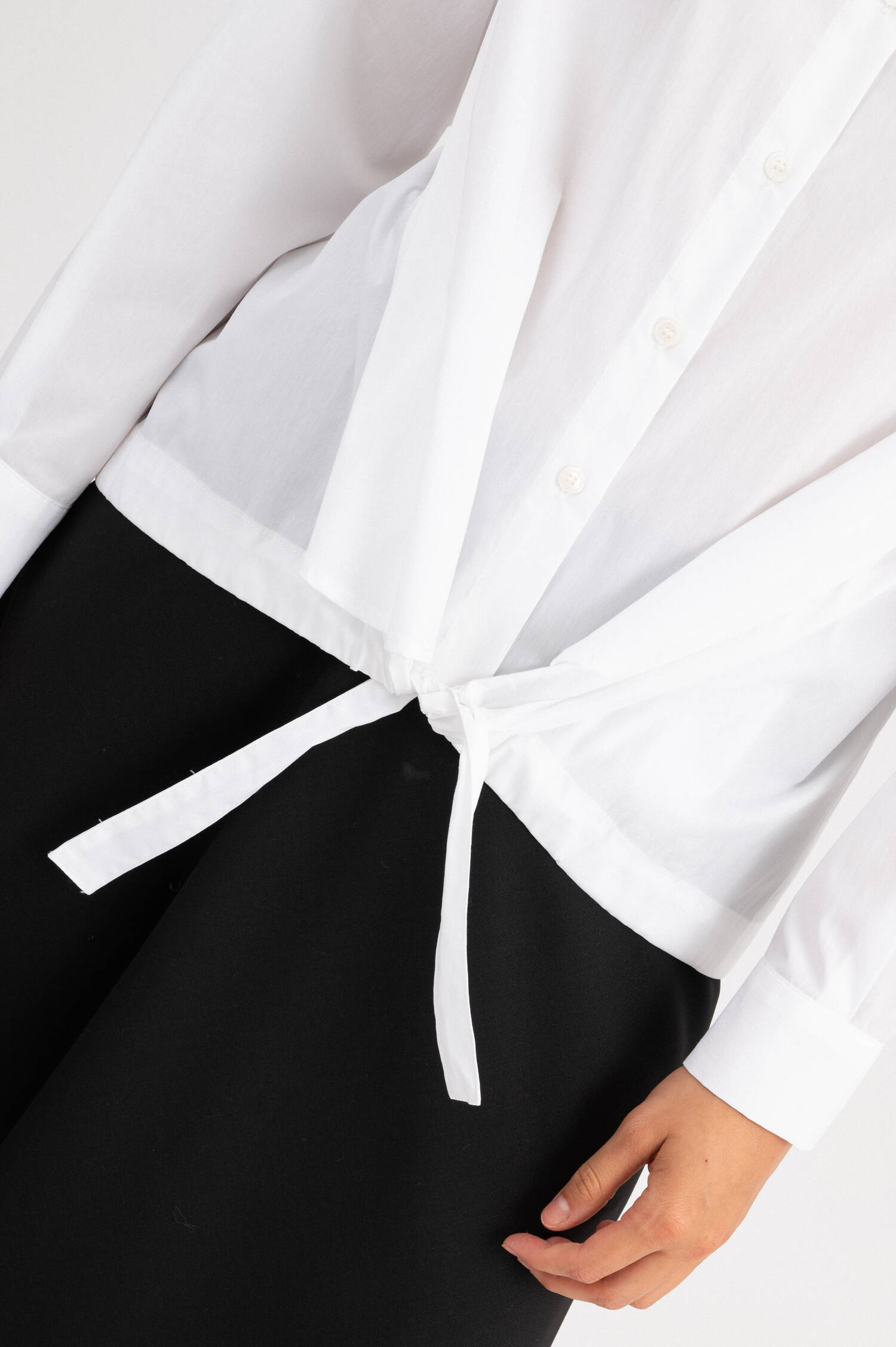 Bluse mit Rückfalten in Weiß Bluse mit Rückfalten in Weiß