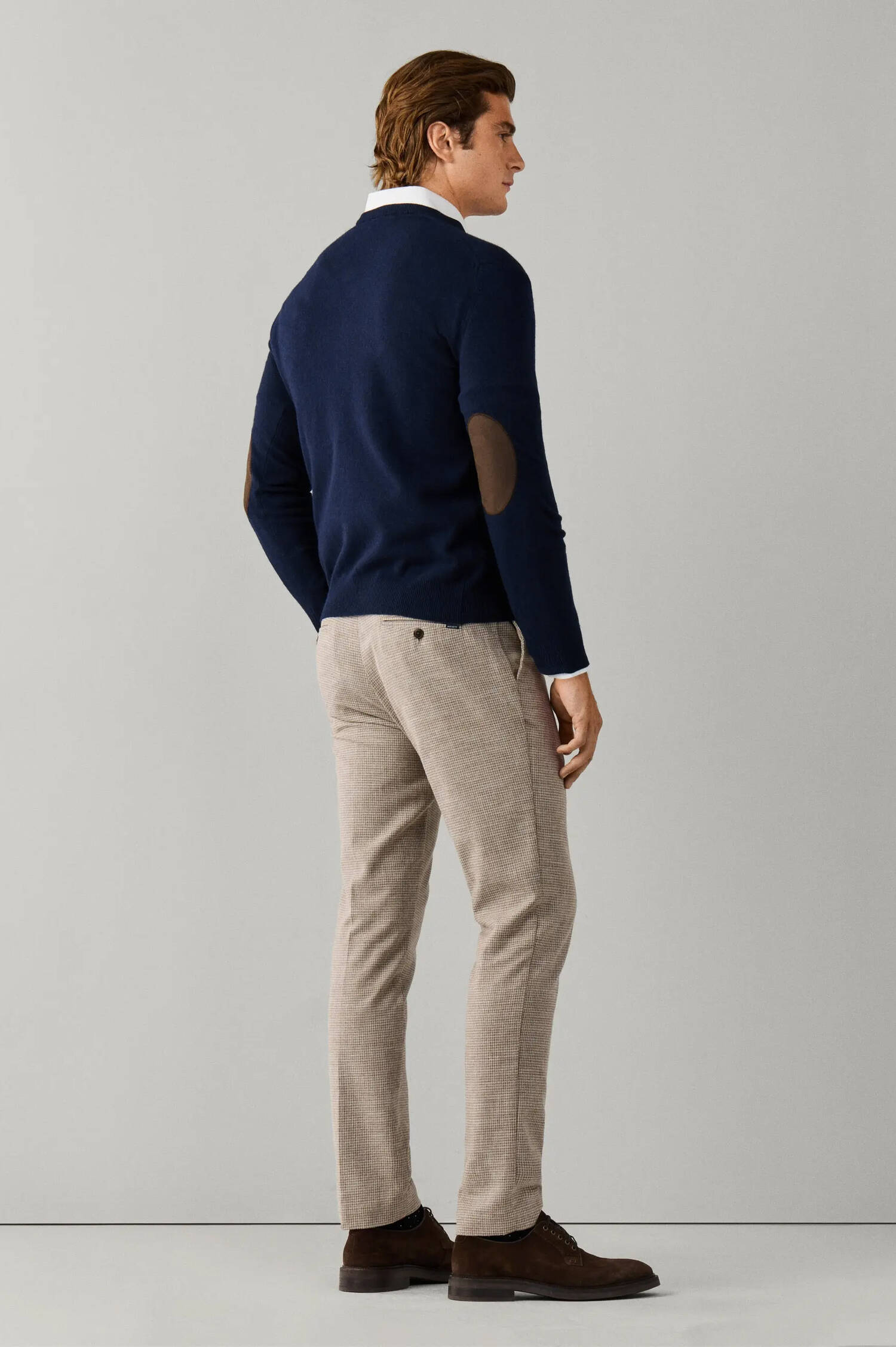 V-Neck Pullover in Navy V-Neck Pullover in Navy