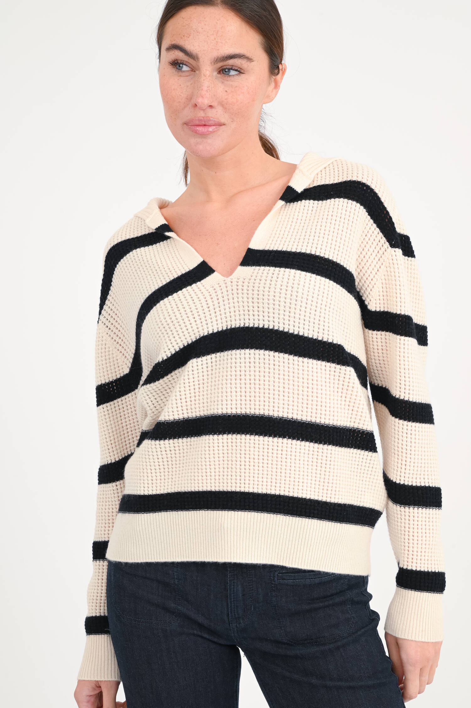 Gestreifter Pullover in Schwarz/Natur