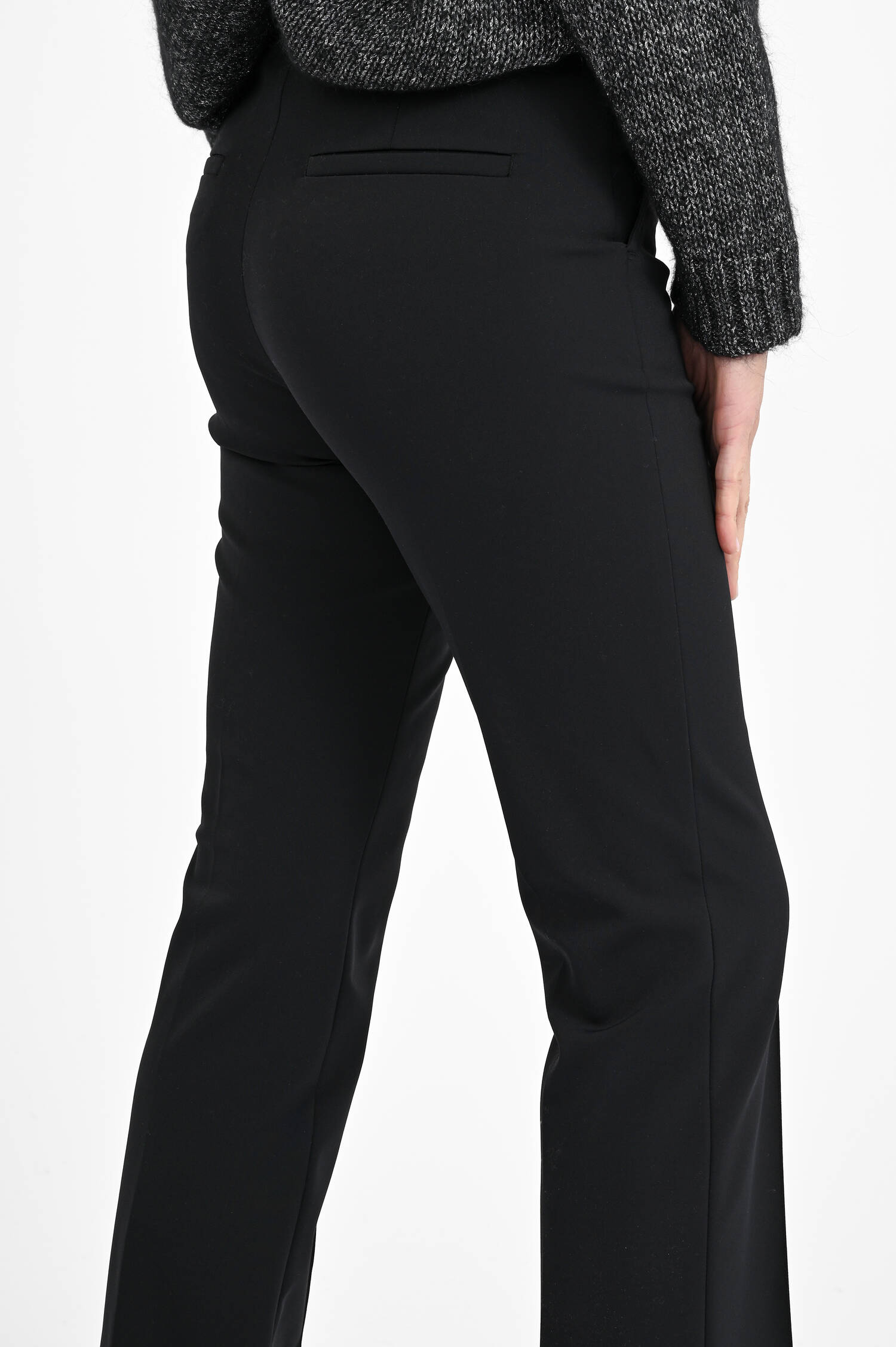 Hose mit dezent ausgestelltem Bein in Black Hose mit dezent ausgestelltem Bein in Black