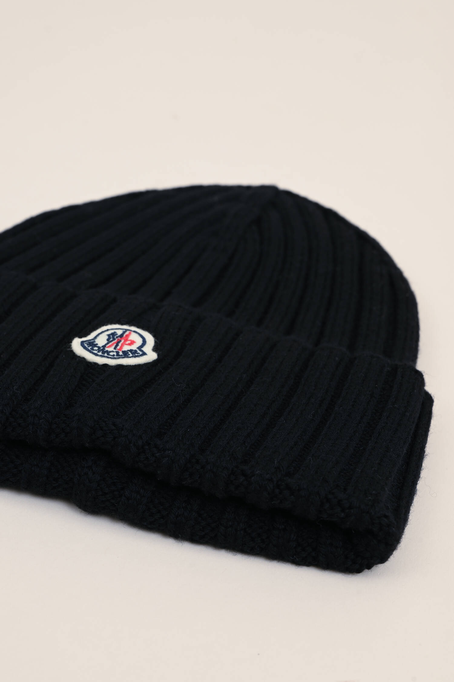 Mütze mit Logo-Patch in Schwarz