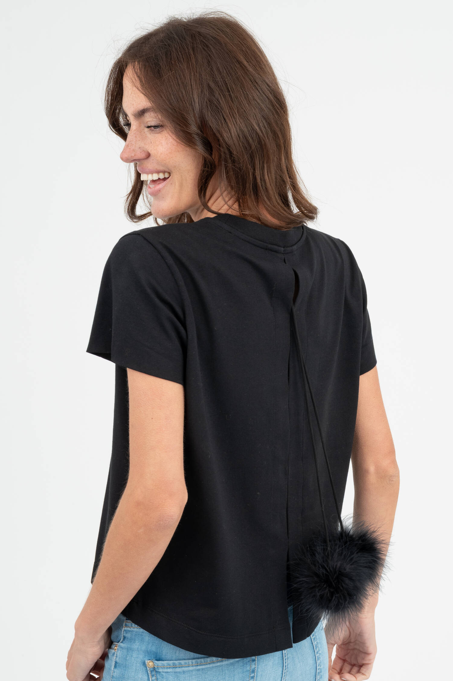 T-Shirt mit Feder-Detail in Schwarz T-Shirt mit Feder-Detail in Schwarz