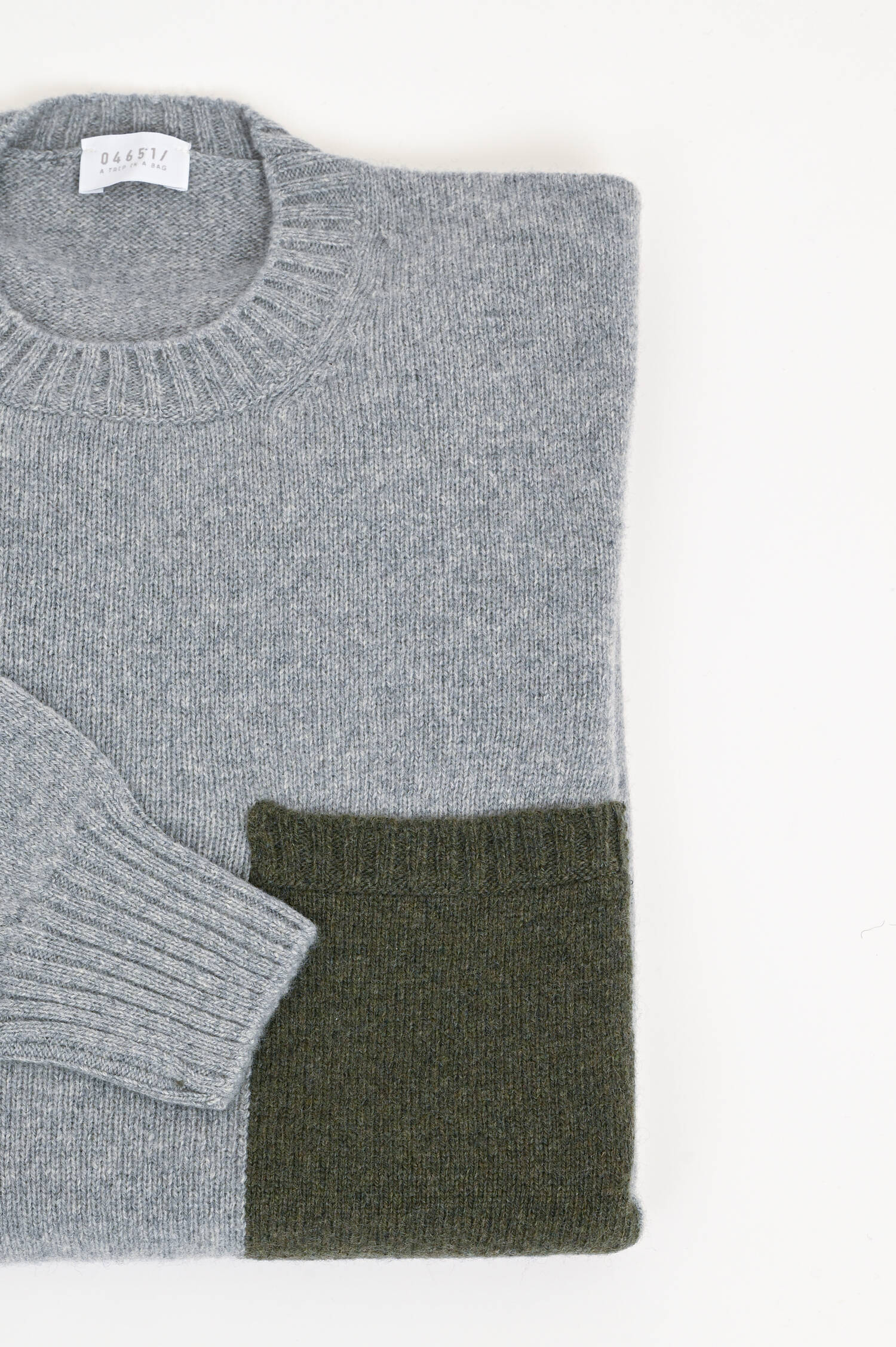 Cashmere-Strickpullover in Grau/Oliv