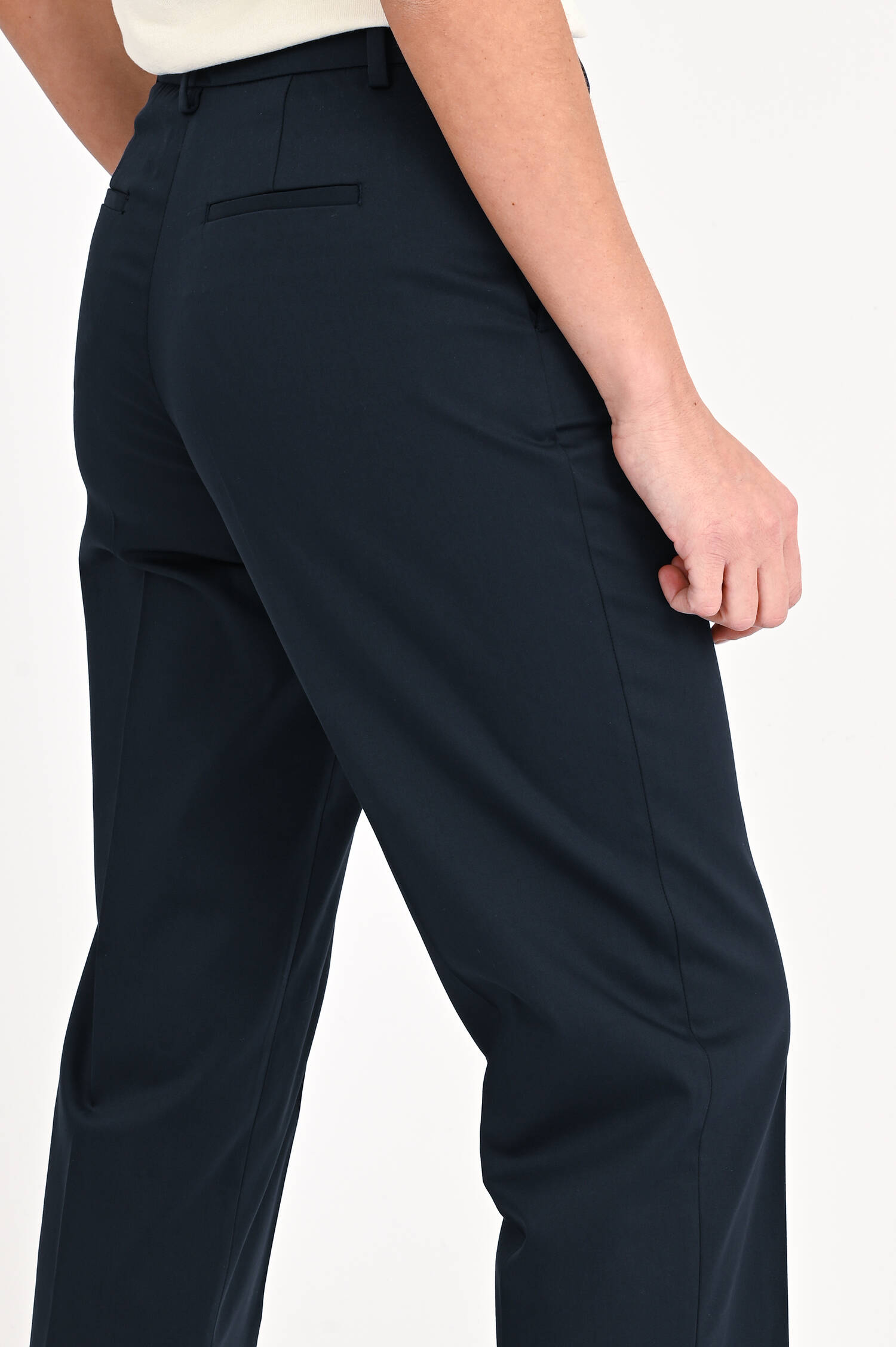 Hose mit Bügelfalten in Navy