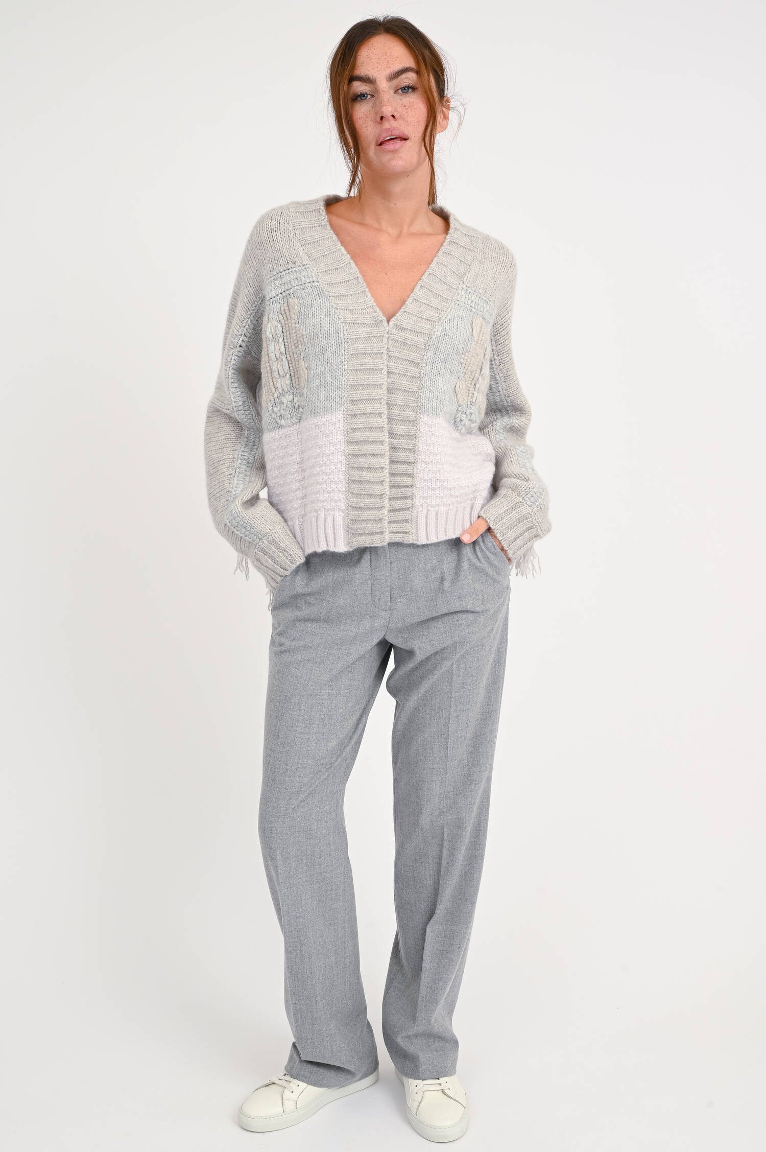 Cardigan mit Fransen-Details in Hellgrau