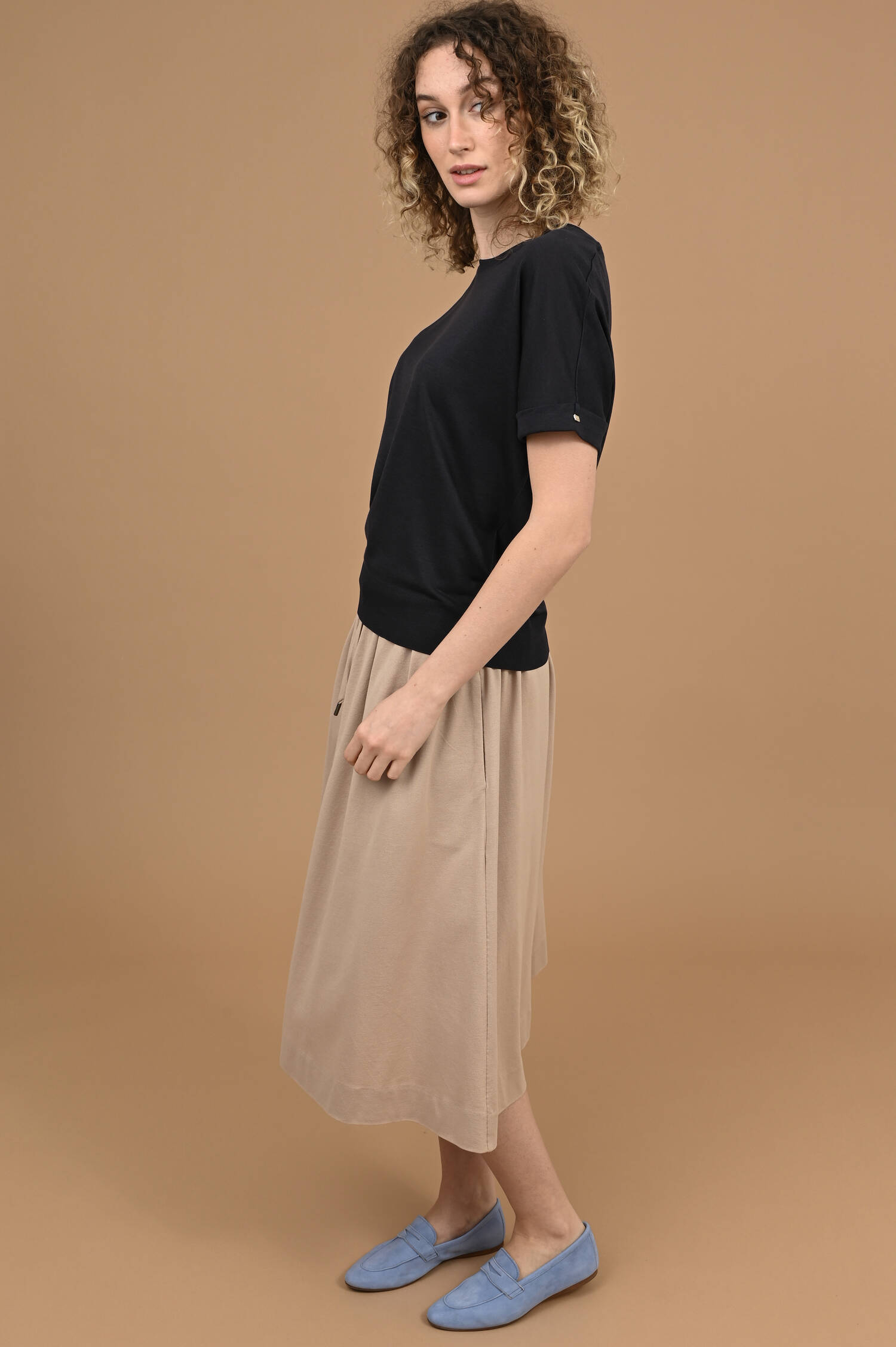 T-Shirt mit Rippbund in Blau