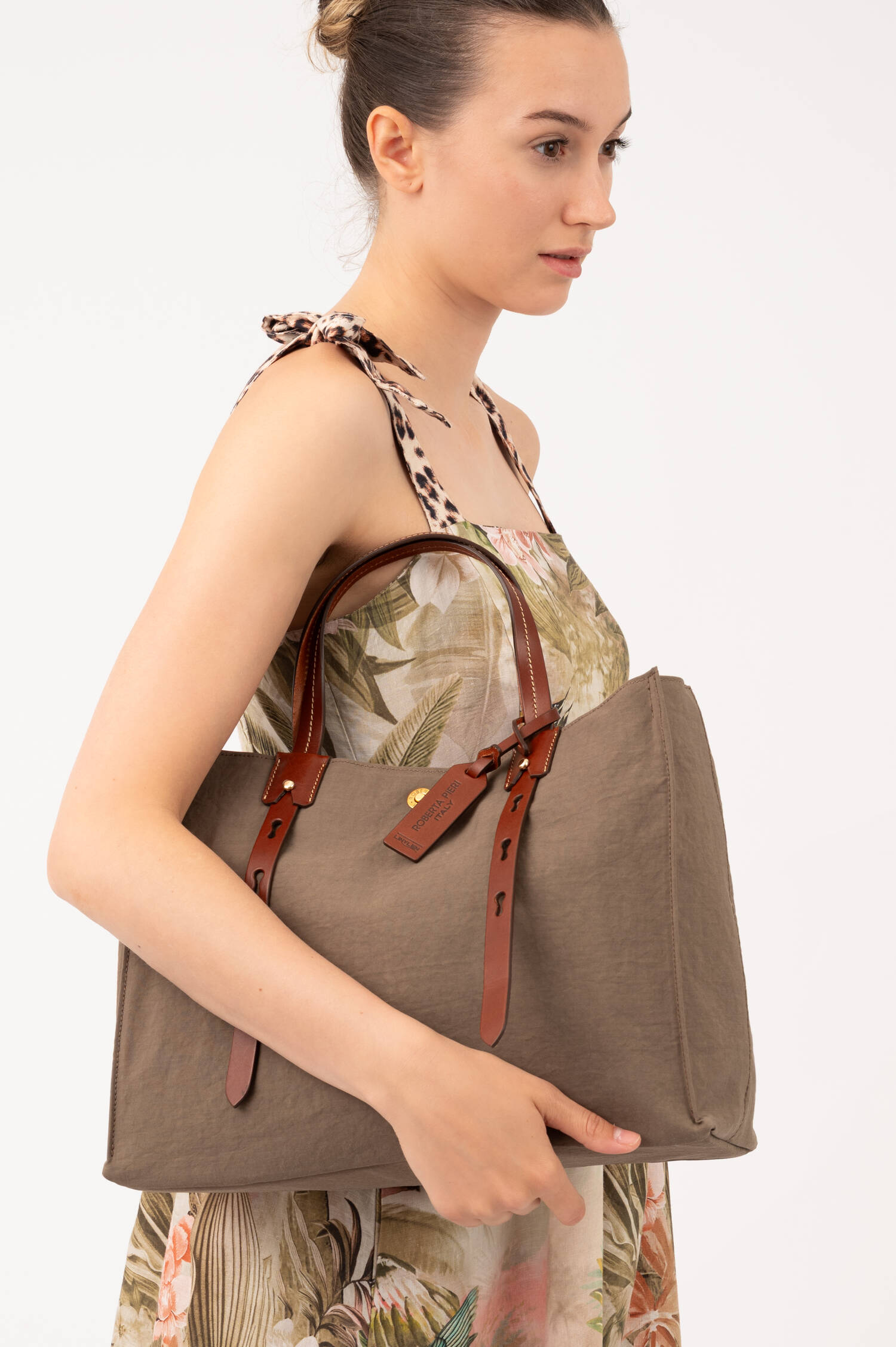 Tasche EDGE TOTE 42 in Taupe