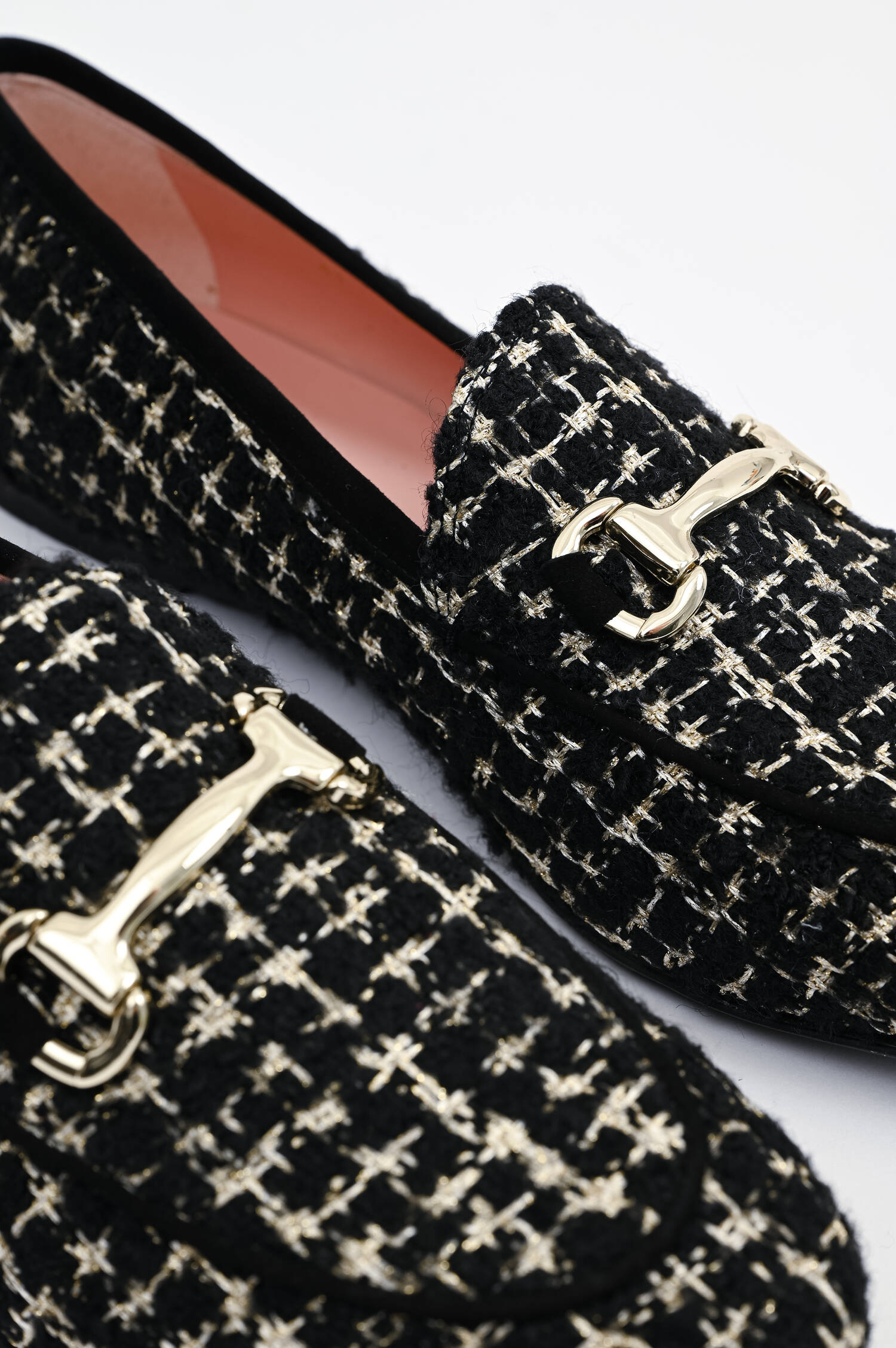 Loafer in Bouclé-Optik in Schwarz/Natur