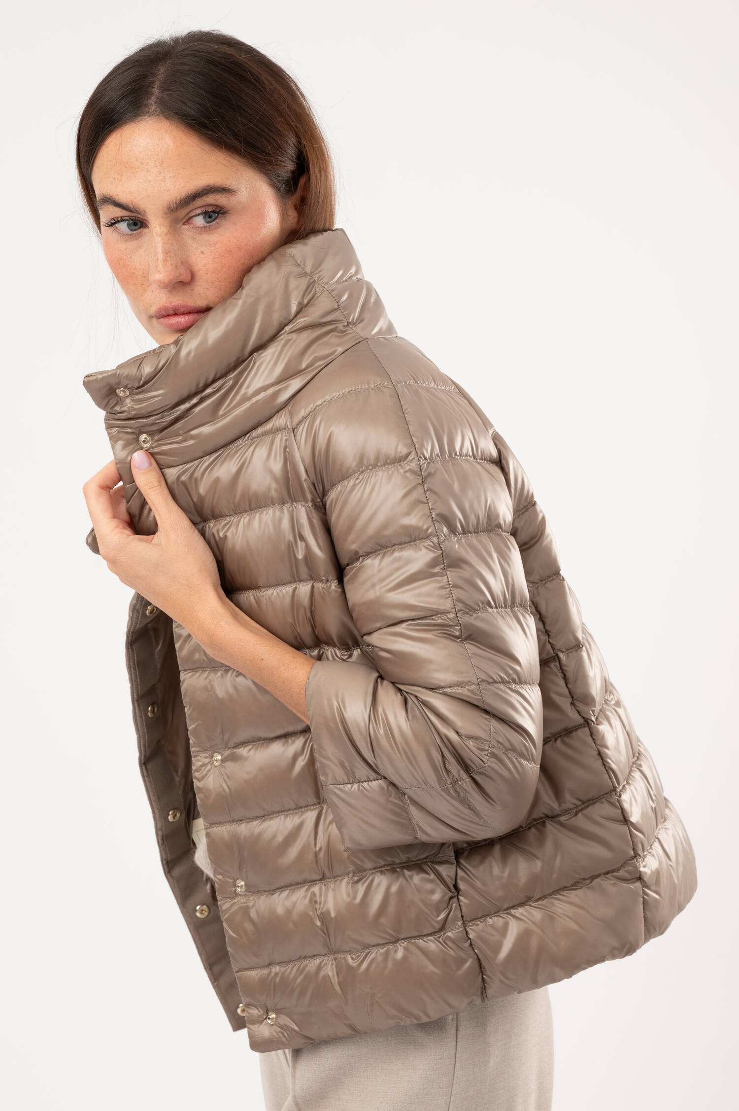 Daunenjacke mit 3/4-Arm in Taupe
