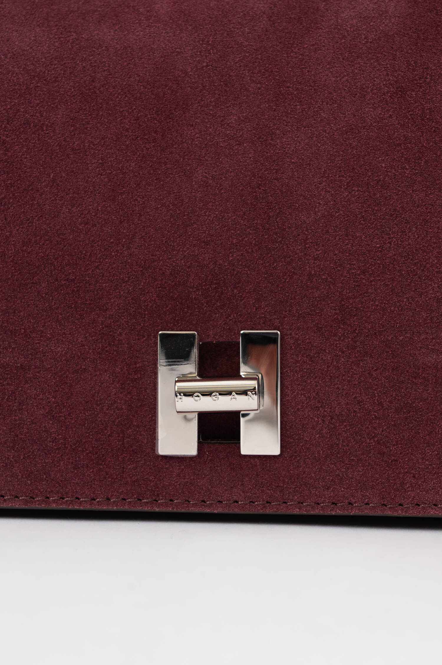 Veloursleder-Flap-Tasche H-TURN in Bordeaux Veloursleder-Flap-Tasche H-TURN in Bordeaux