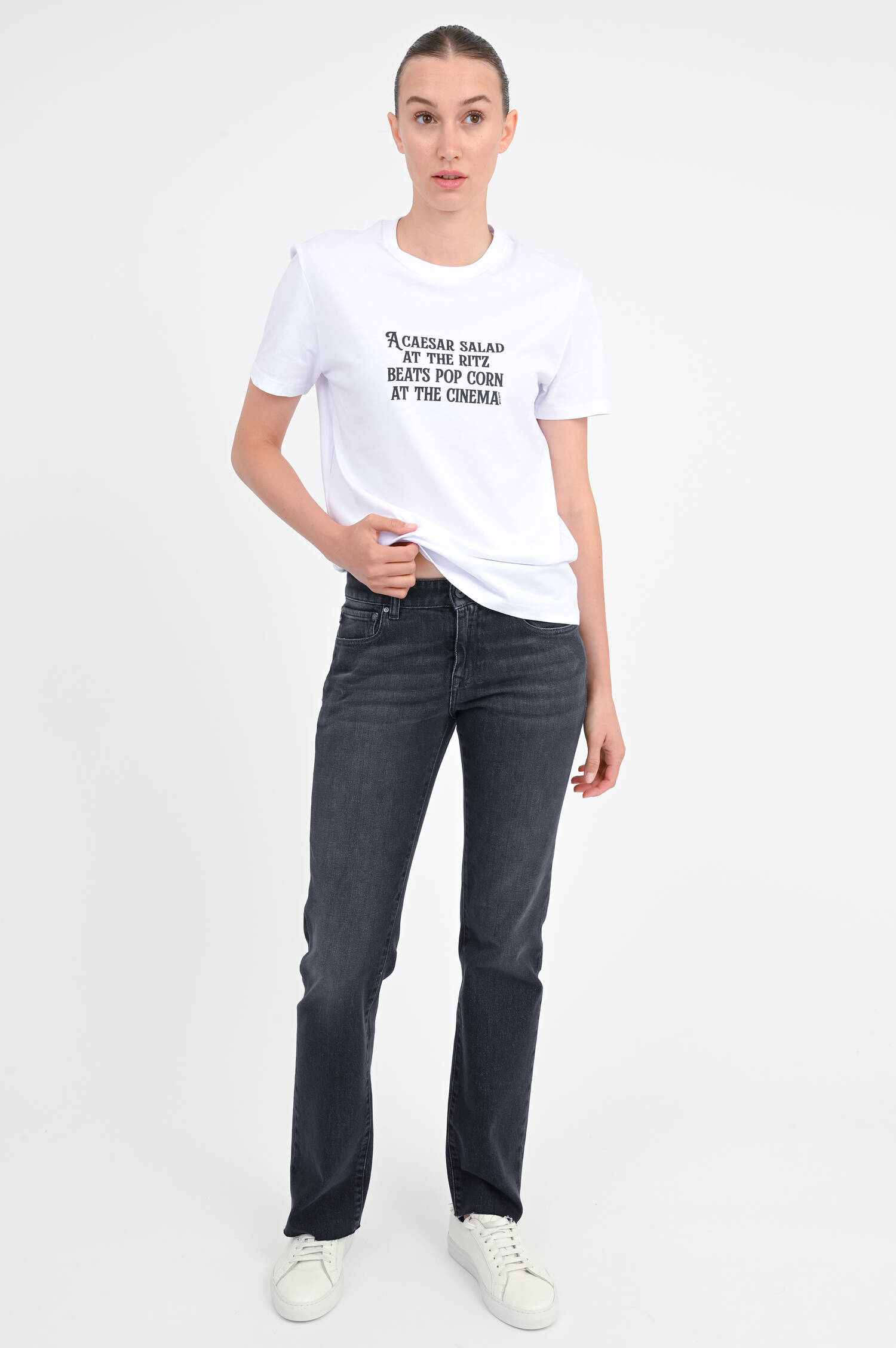 T-Shirt mit THE RITZ-Schriftzug in Weiß T-Shirt mit THE RITZ-Schriftzug in Weiß