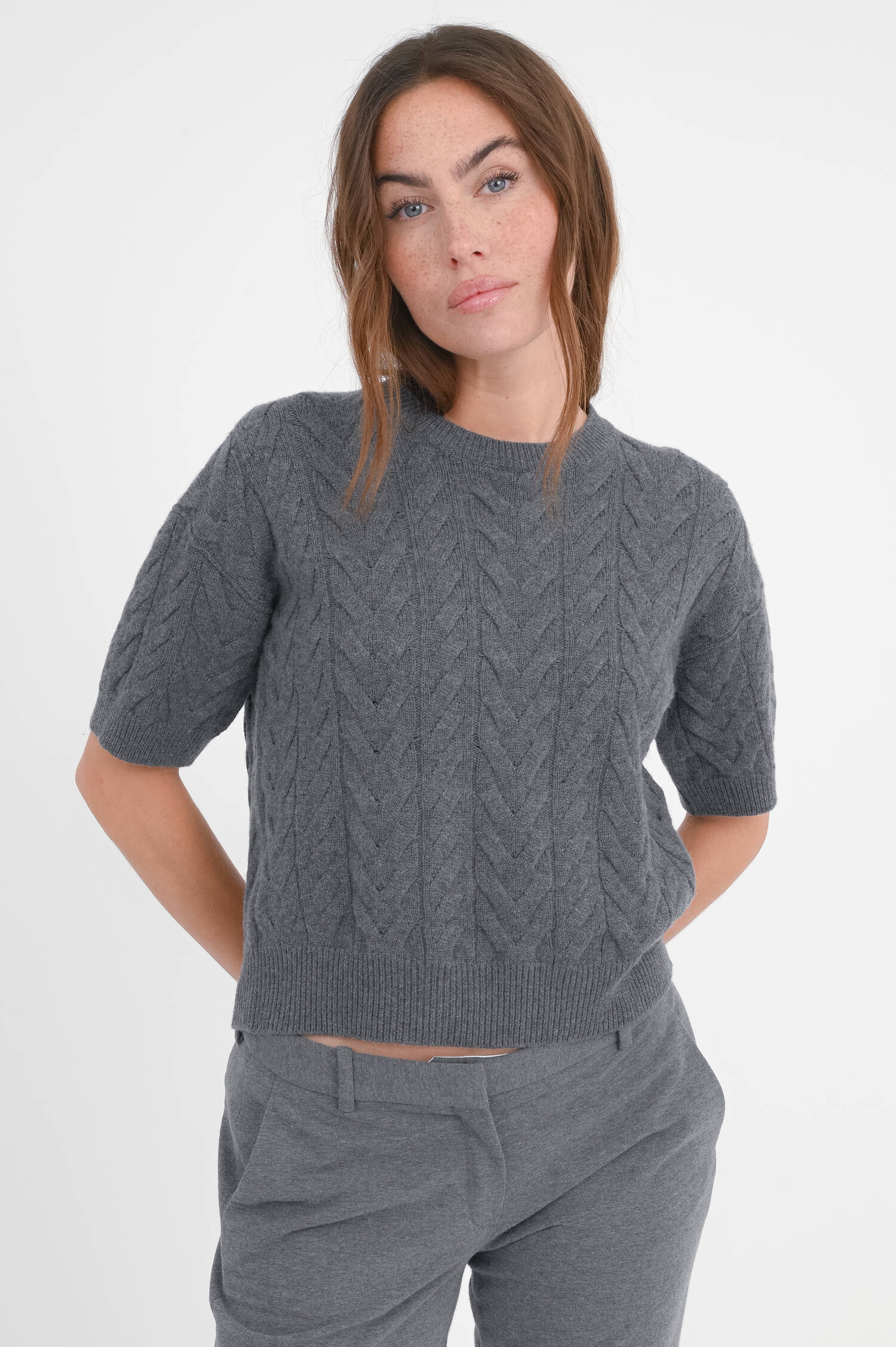 Kurzarm-Woll-Pullover DOMINUS in Grau Kurzarm-Woll-Pullover DOMINUS in Grau