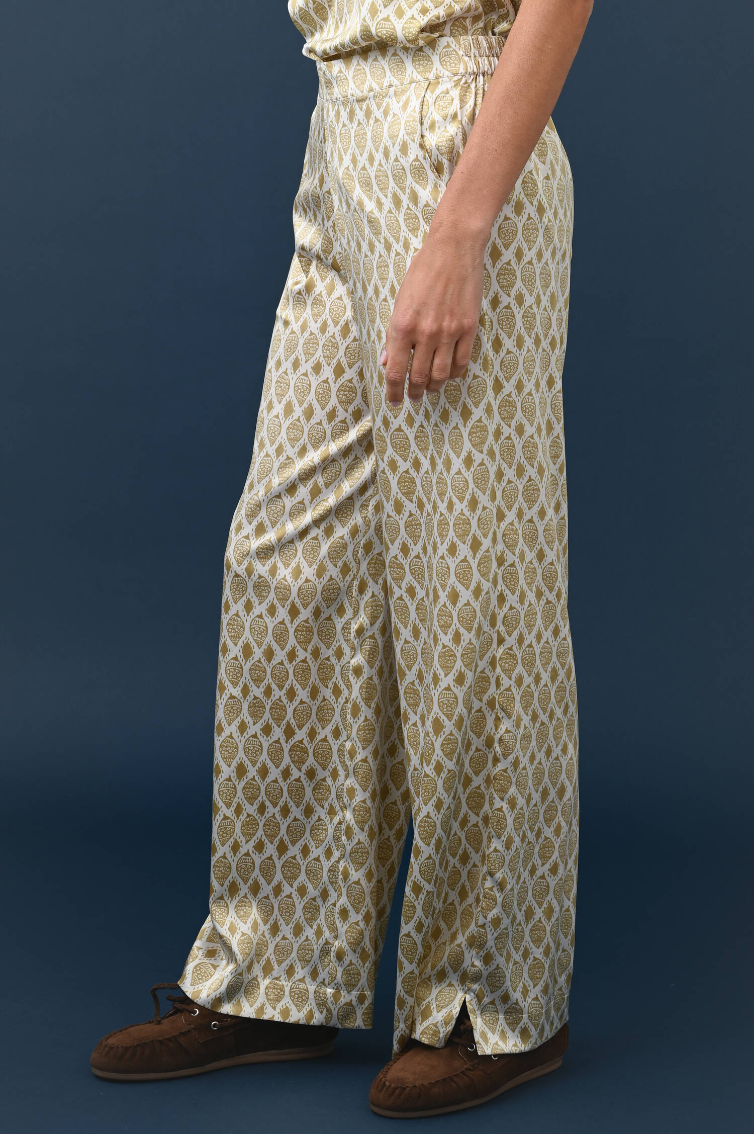 Seidenmix Hose FLORASA in Grün gemustert