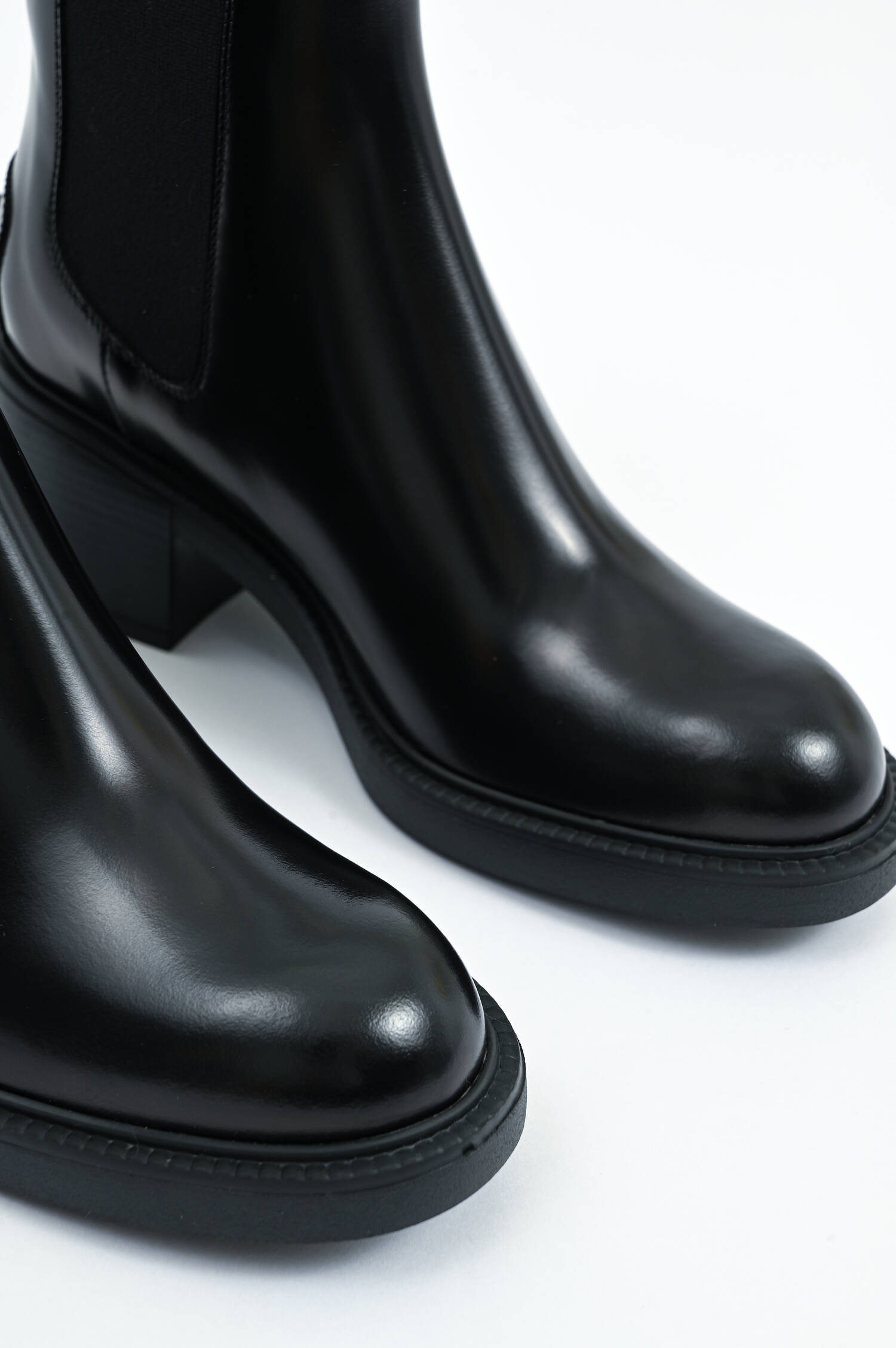 Stiefelette mit Blockabsatz in Schwarz Stiefelette mit Blockabsatz in Schwarz