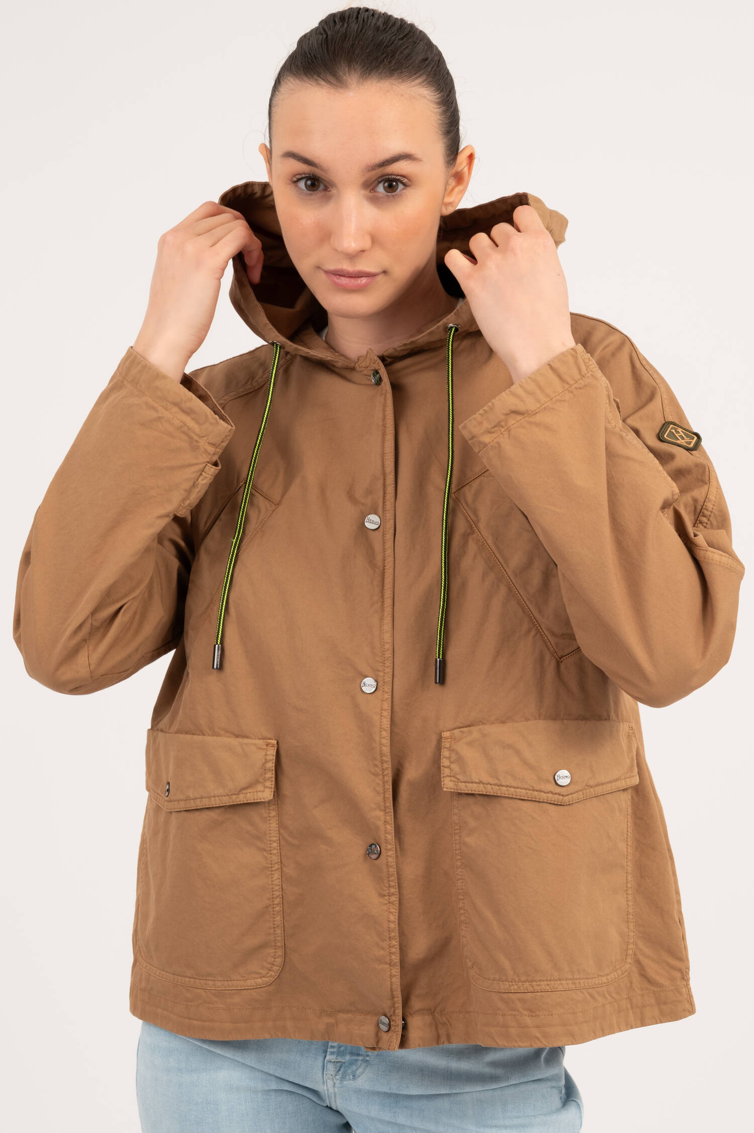 Kurzer Parka mit Kapuze in Camelbraun
