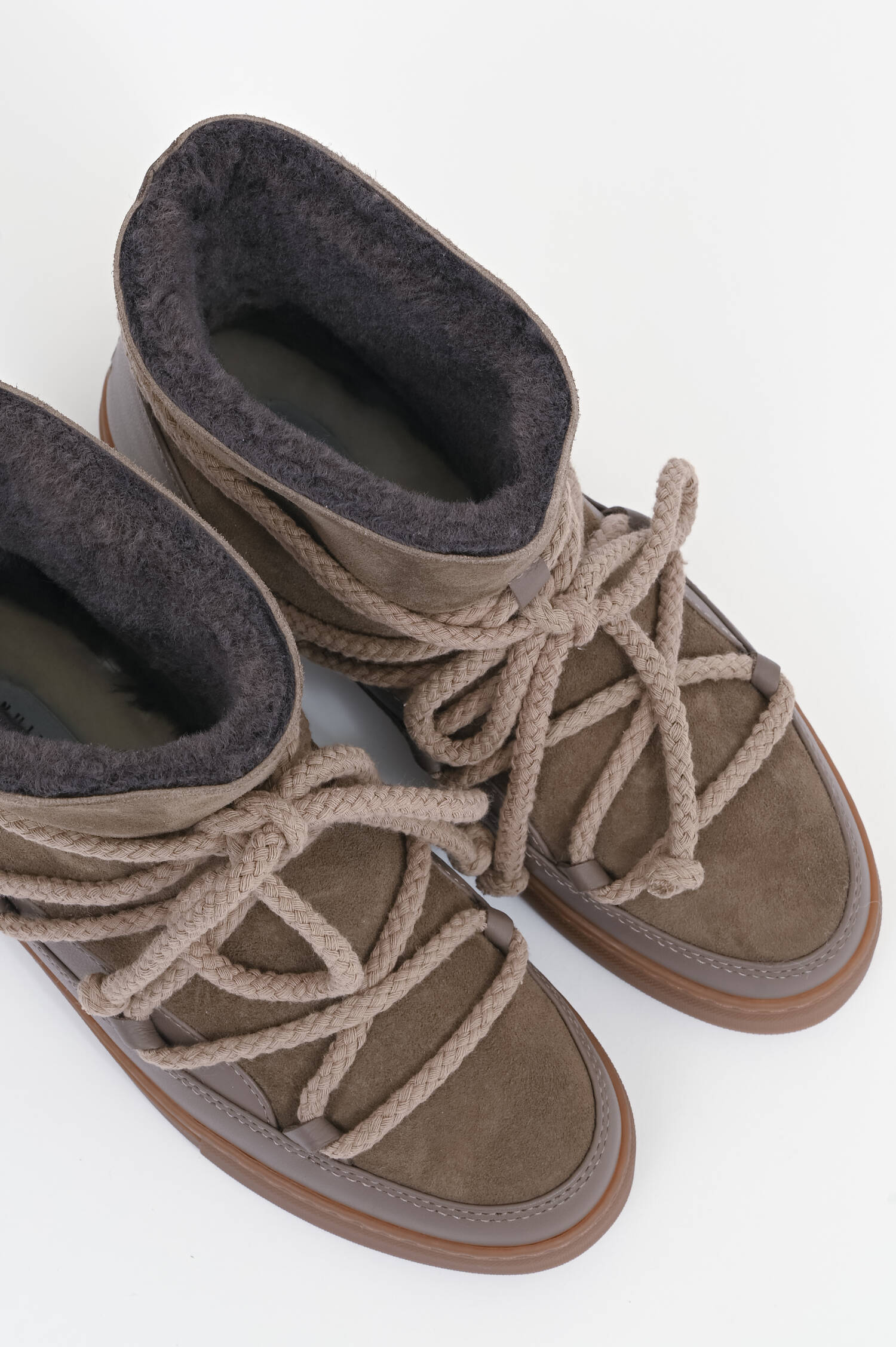 Lammfell-Boots CLASSIC aus Veloursleder in Taupe Lammfell-Boots CLASSIC aus Veloursleder in Taupe