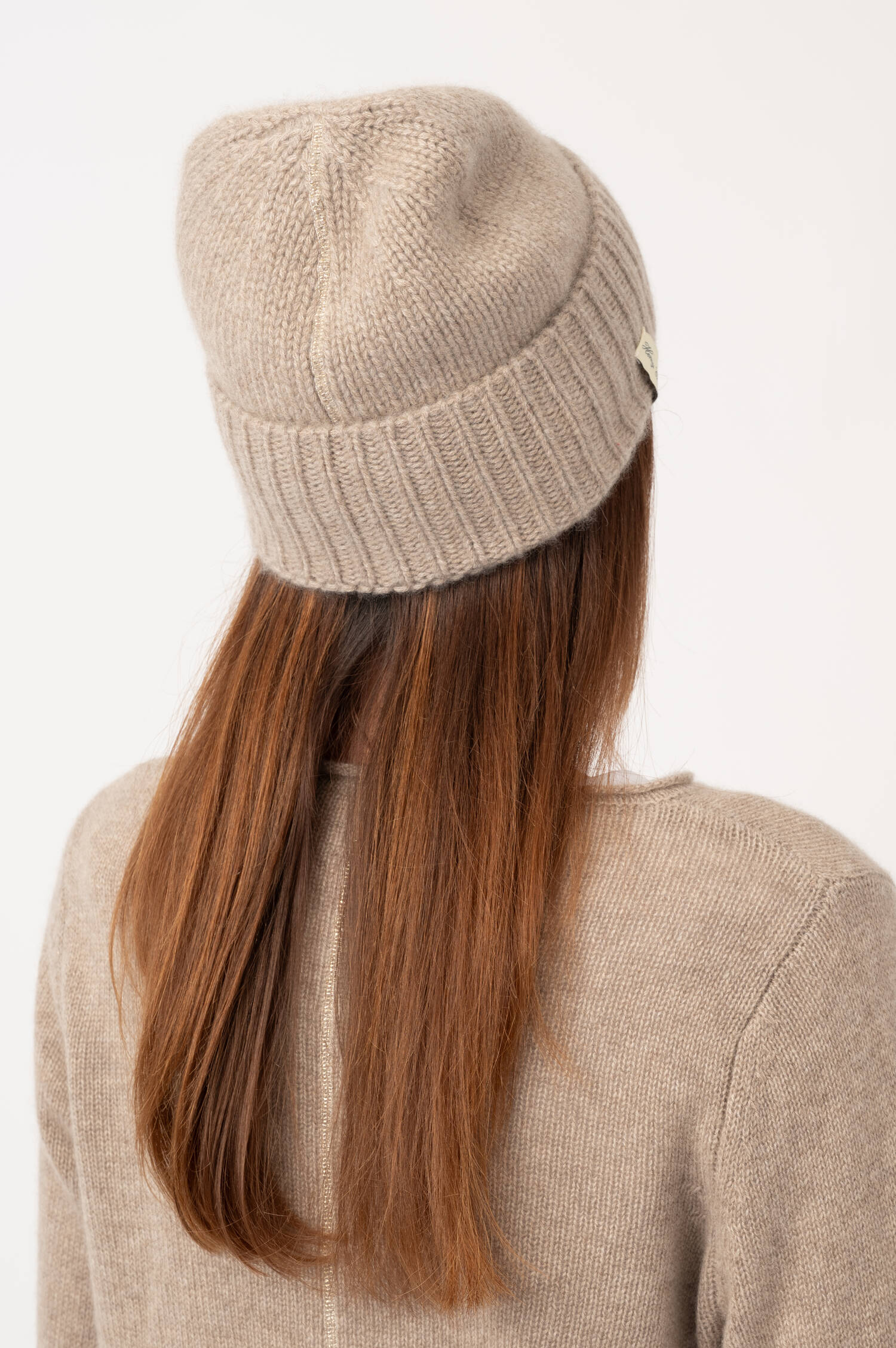 Cashmere-Glattstrick-Beanie in Beige Cashmere-Glattstrick-Beanie in Beige