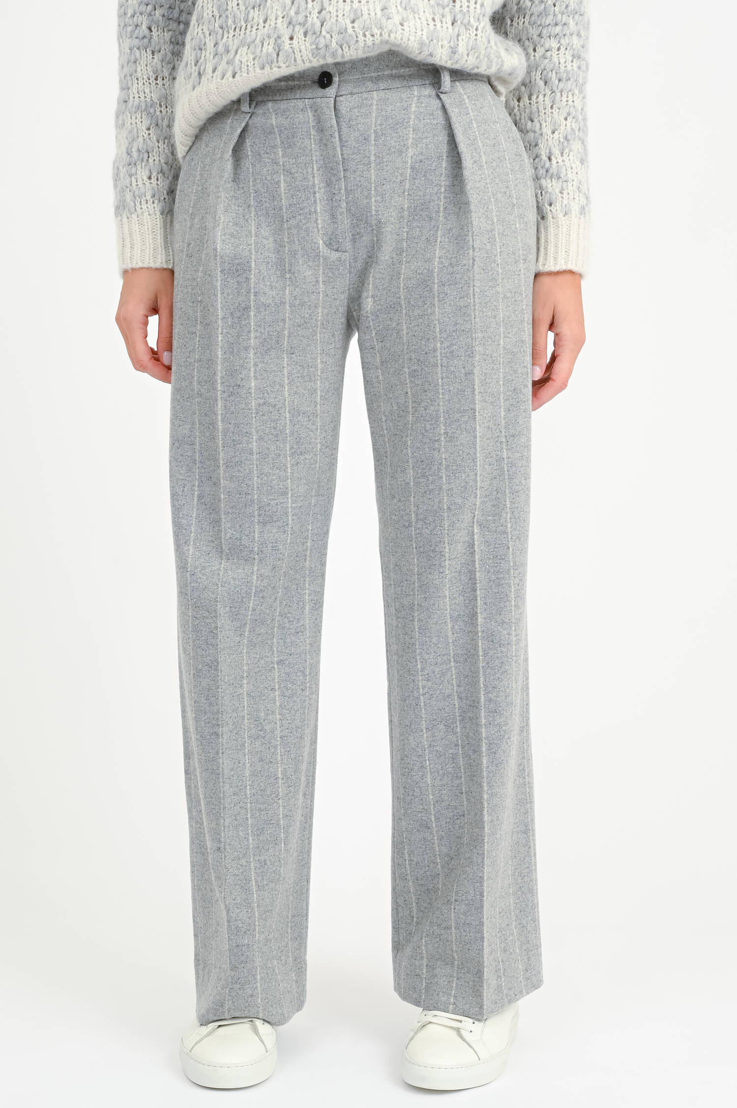 Hose mit Nadelstreifen in Grau/Creme