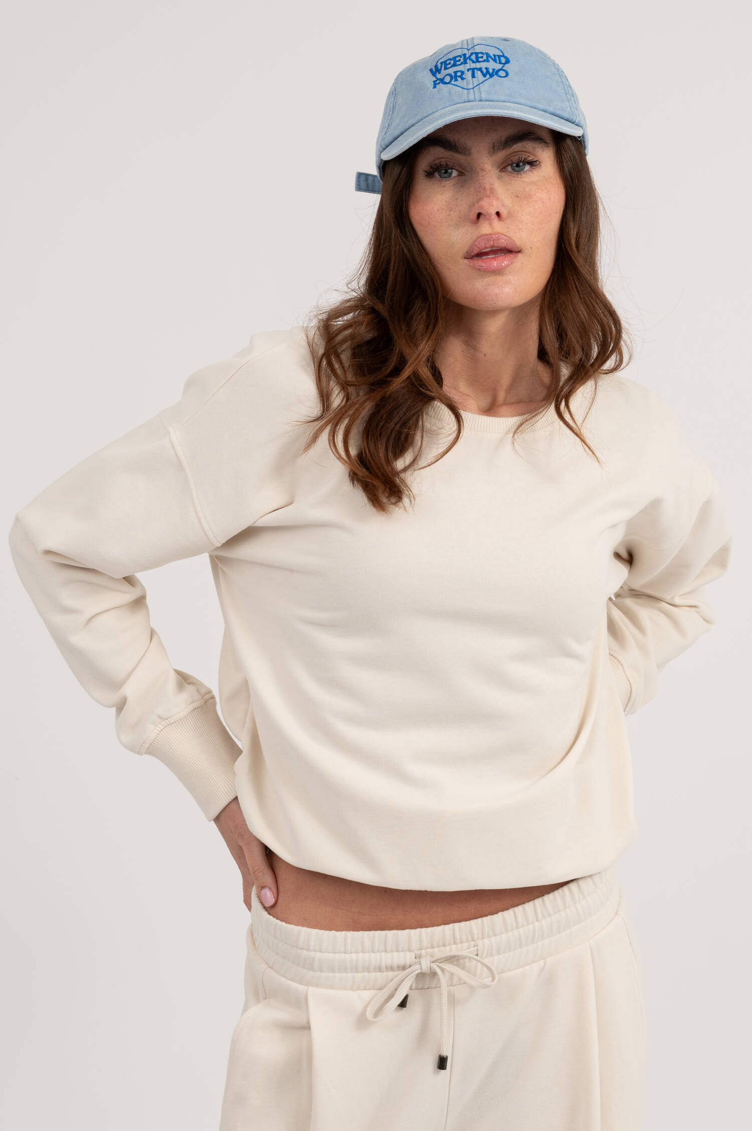 Pullover mit Binde-Details in Creme