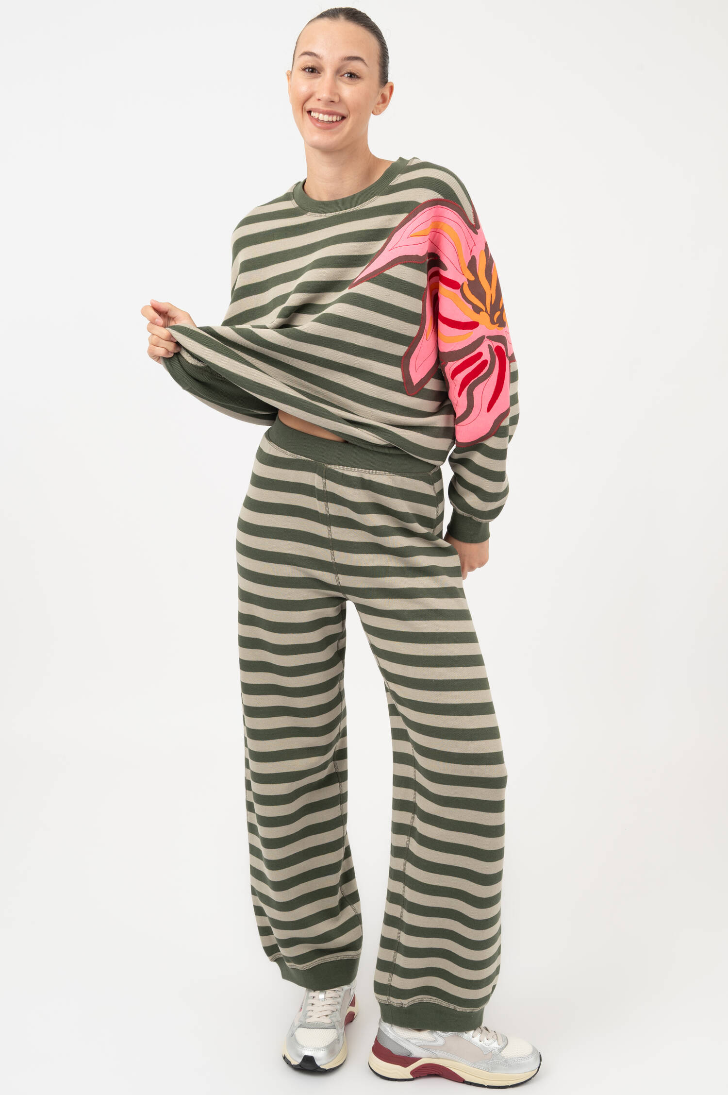 Inside-Out Sweater HONI in Grün/Pink Inside-Out Sweater HONI in Grün/Pink