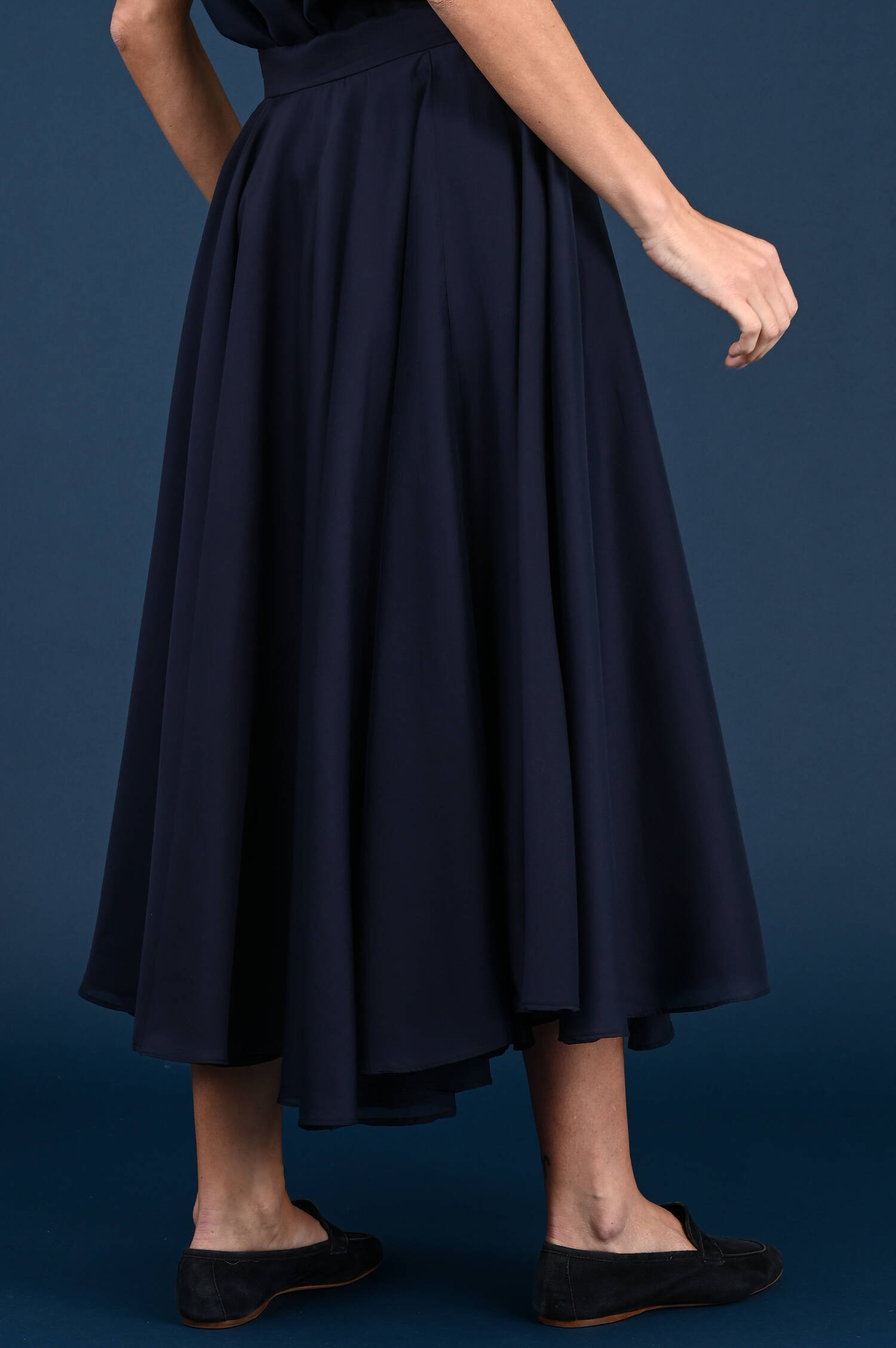 Satinrock in Navyblau