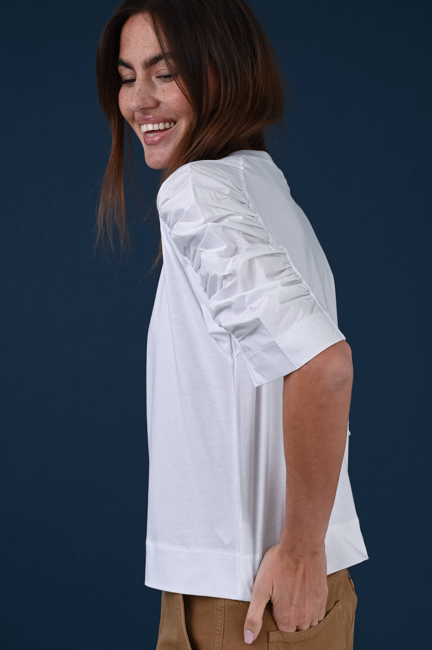 T-Shirt mit angesetzten Rüschenärmel  in Weiß