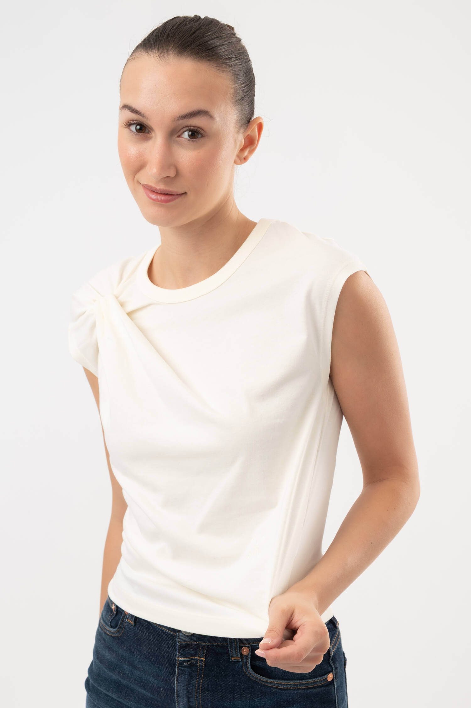 T-Shirt mit Knoten-Verzierung in Beige T-Shirt mit Knoten-Verzierung in Beige