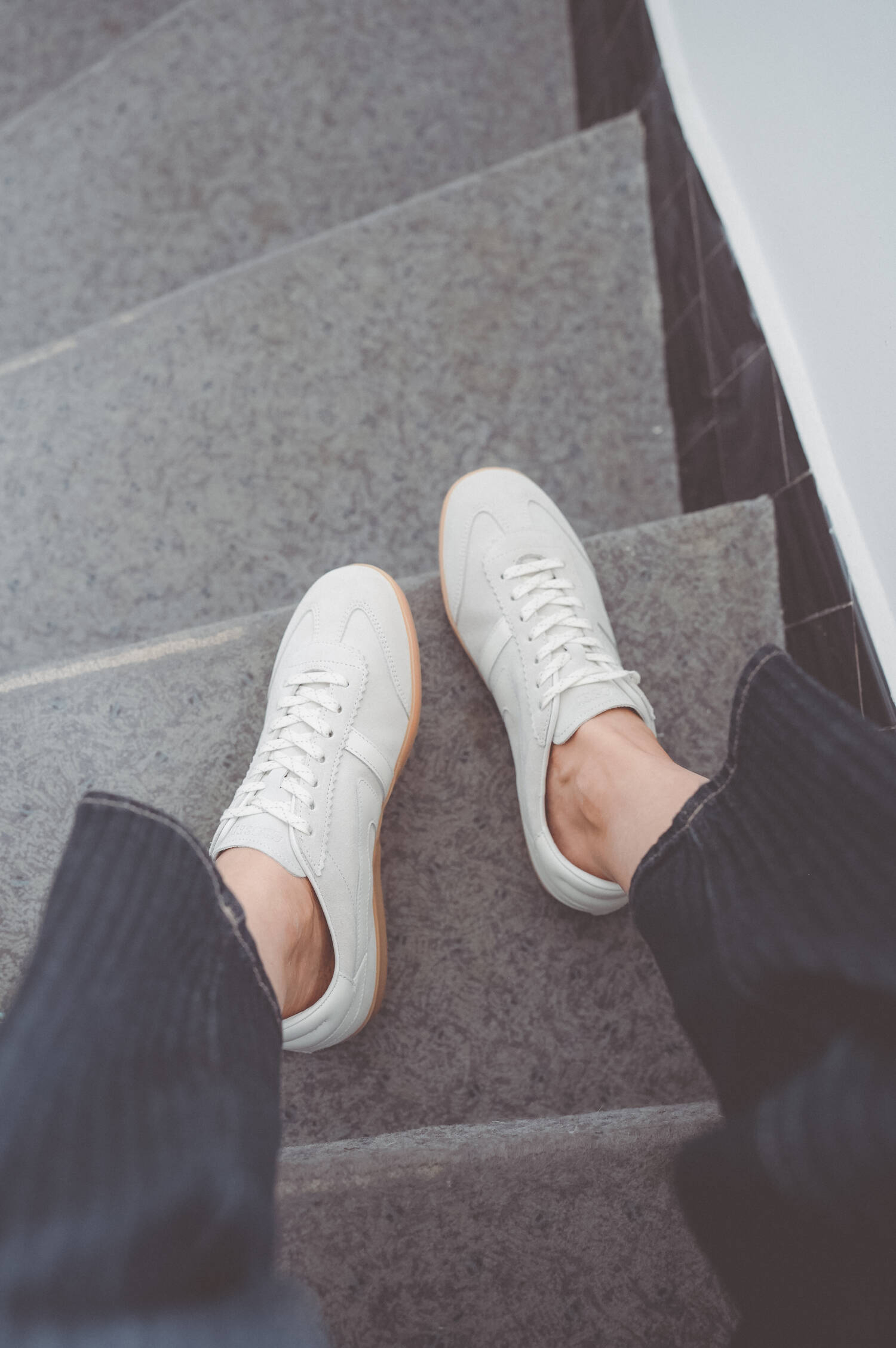 Sneaker in Hellgrau/Weiß